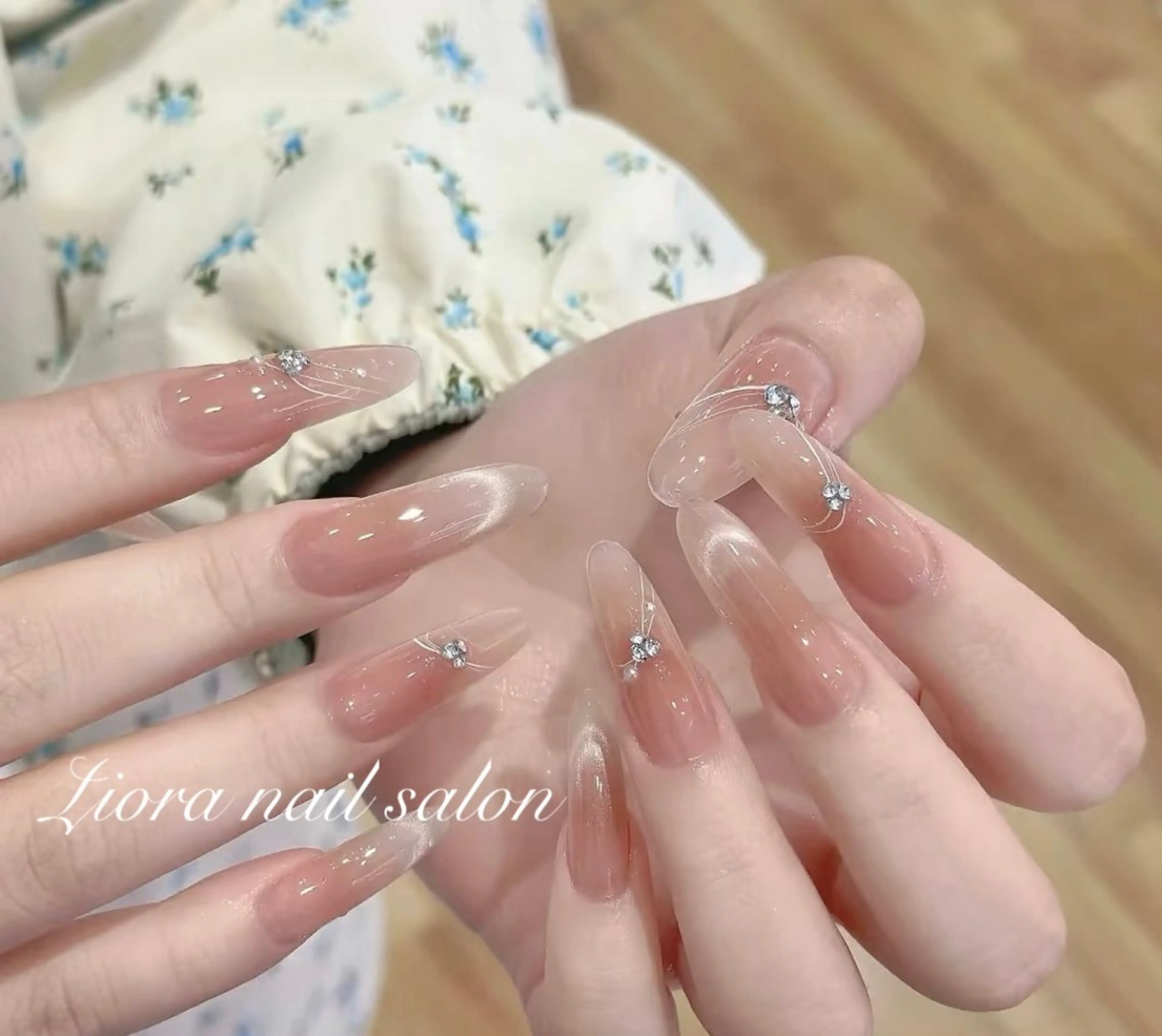 ネイル フレンチネイル ジェルネイル ガーリー グラデーション キラキラネイル ハンドネイル Liora nail 1のネイルデザイン