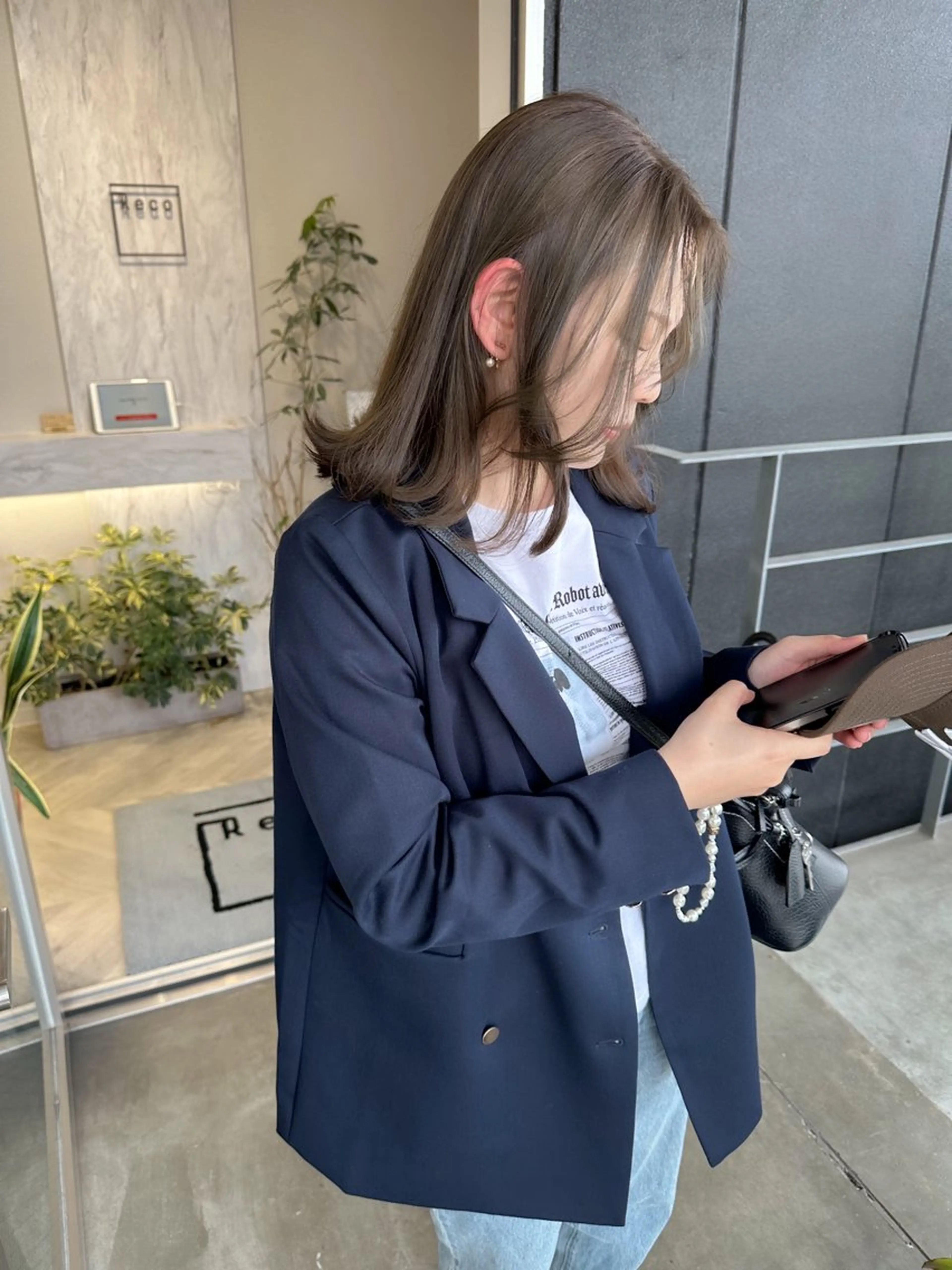 ミディアム カラー グレージュ オリーブグレージュ オリーブグレー autre所属・大久保 ひでなりのヘアスタイル