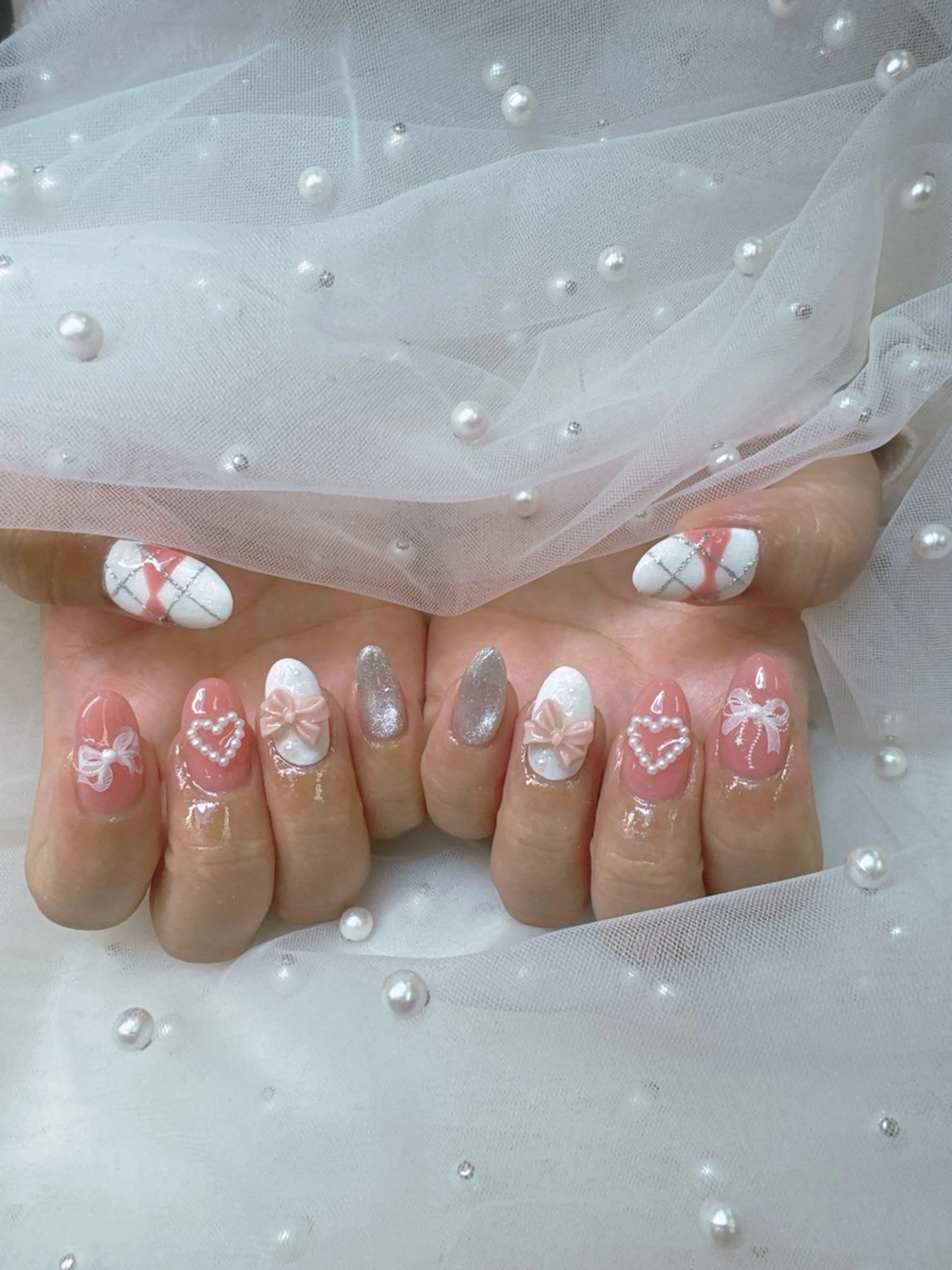 ネイル 成人式 フレンチネイル ジェルネイル ガラスフレンチ キラキラネイル ハンドネイル クイーンズネイル銀座所属・Queeens nailのネイルデザイン