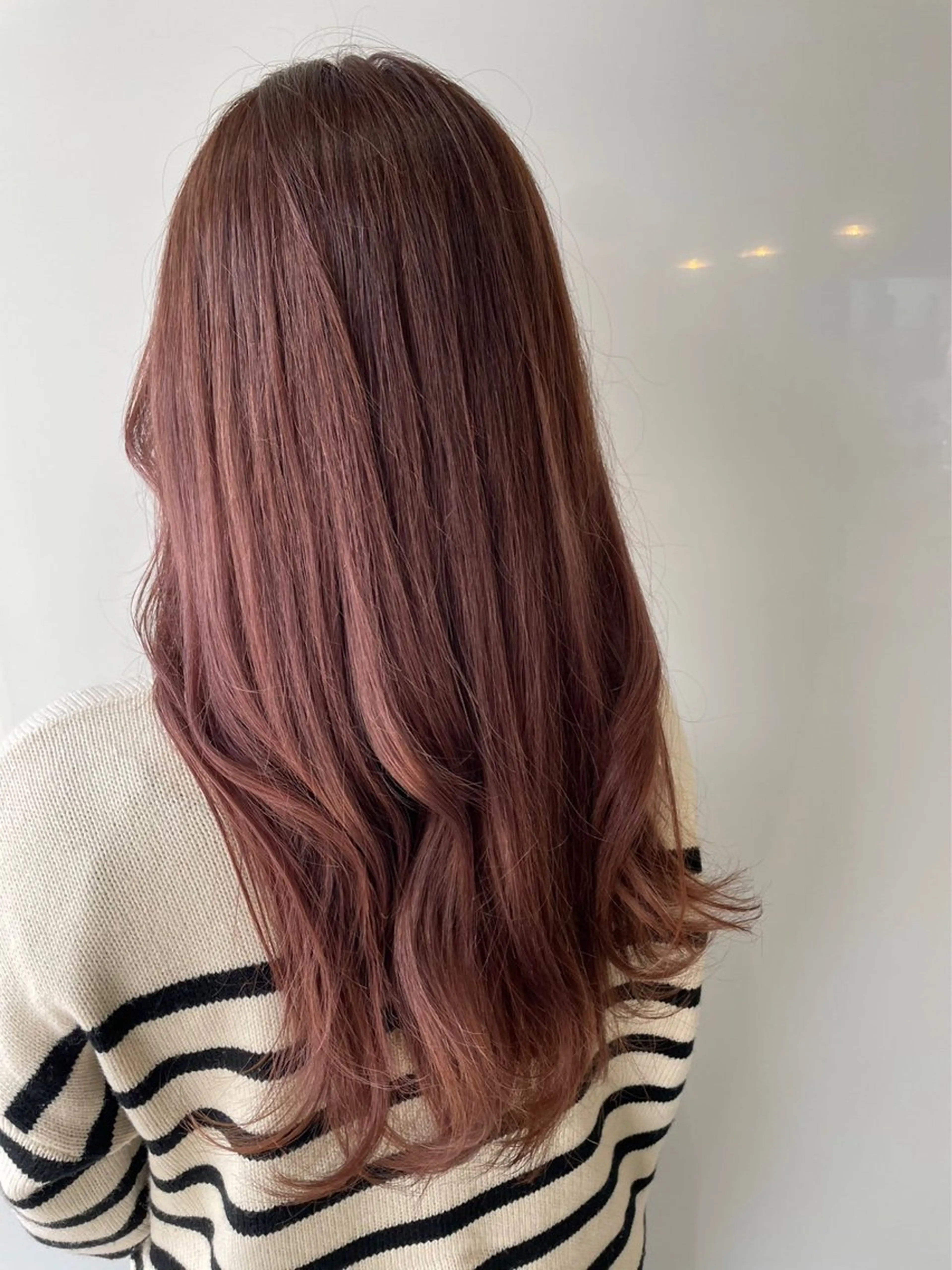 カラー YoLo.所属・村上 ななみのヘアスタイル