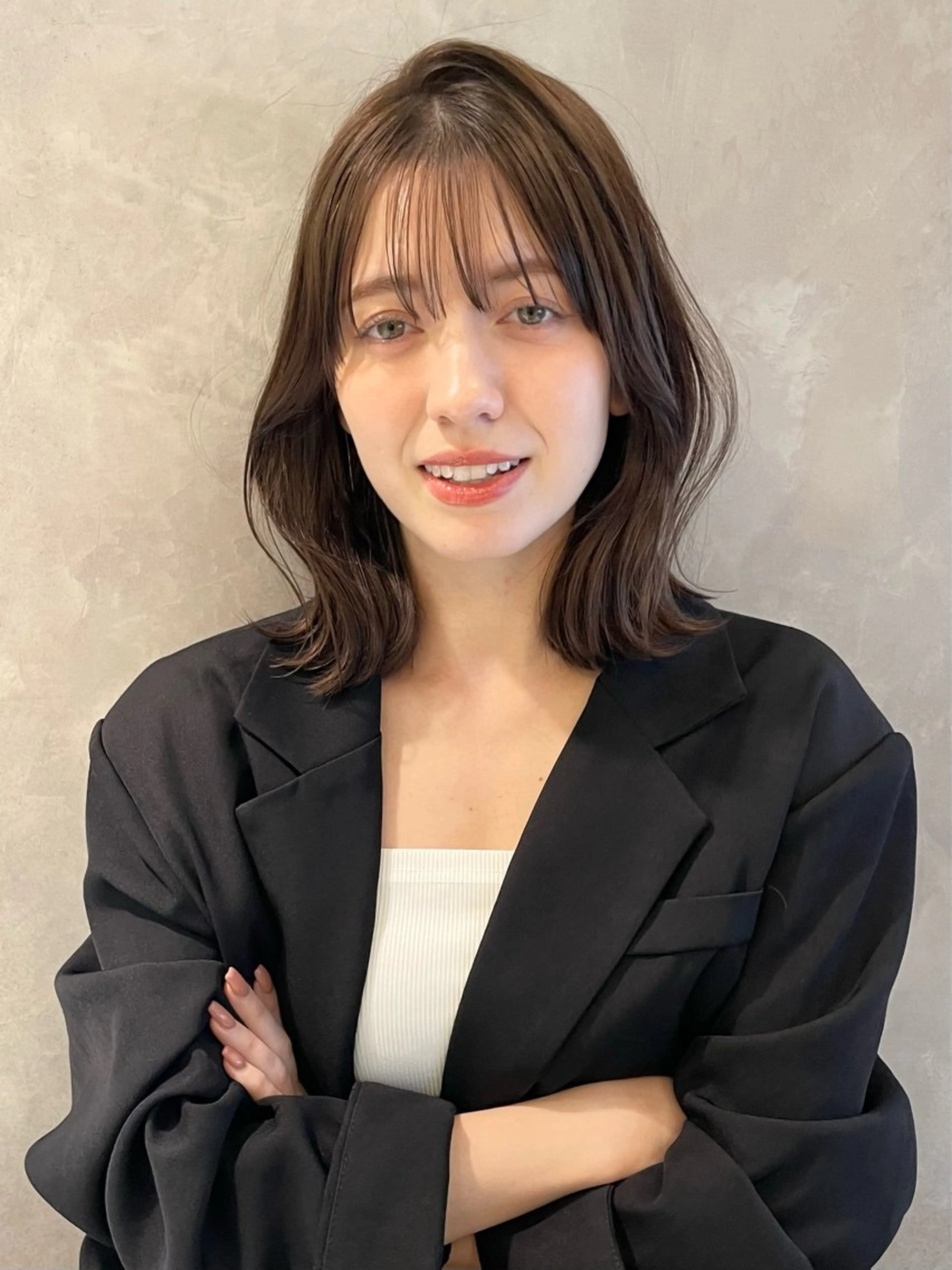 ミディアム 切りっぱなしボブ ワンレンボブ ショートボブ ボブ くびれヘア カット ヘアカラー ボブ/デザインカラー /表参道/新井美有紀のヘアスタイル