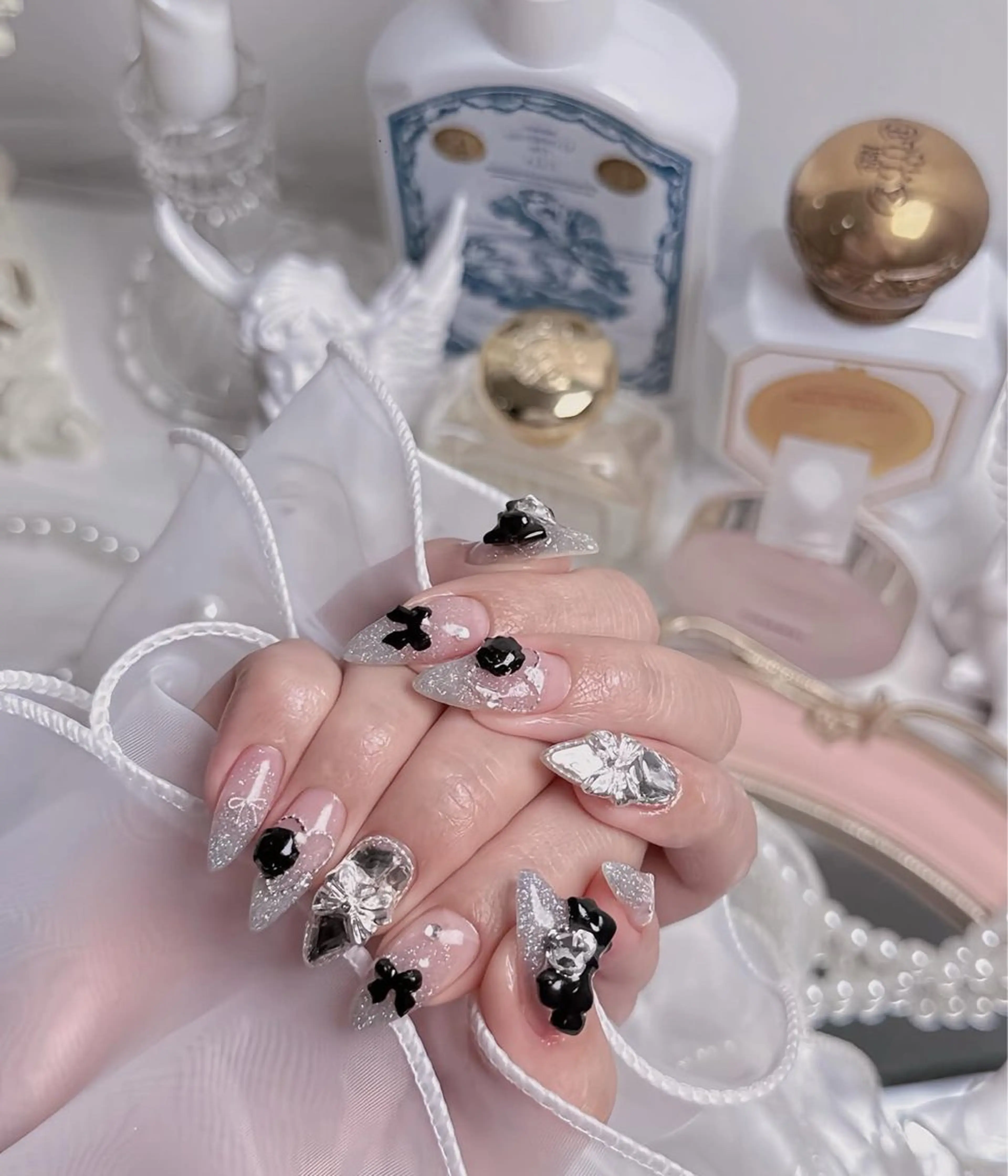 ネイル アニマル柄 オーロラネイル チークネイル フラッシュネイル ジェルネイル ハンドネイル Lyna 池袋のネイルデザイン