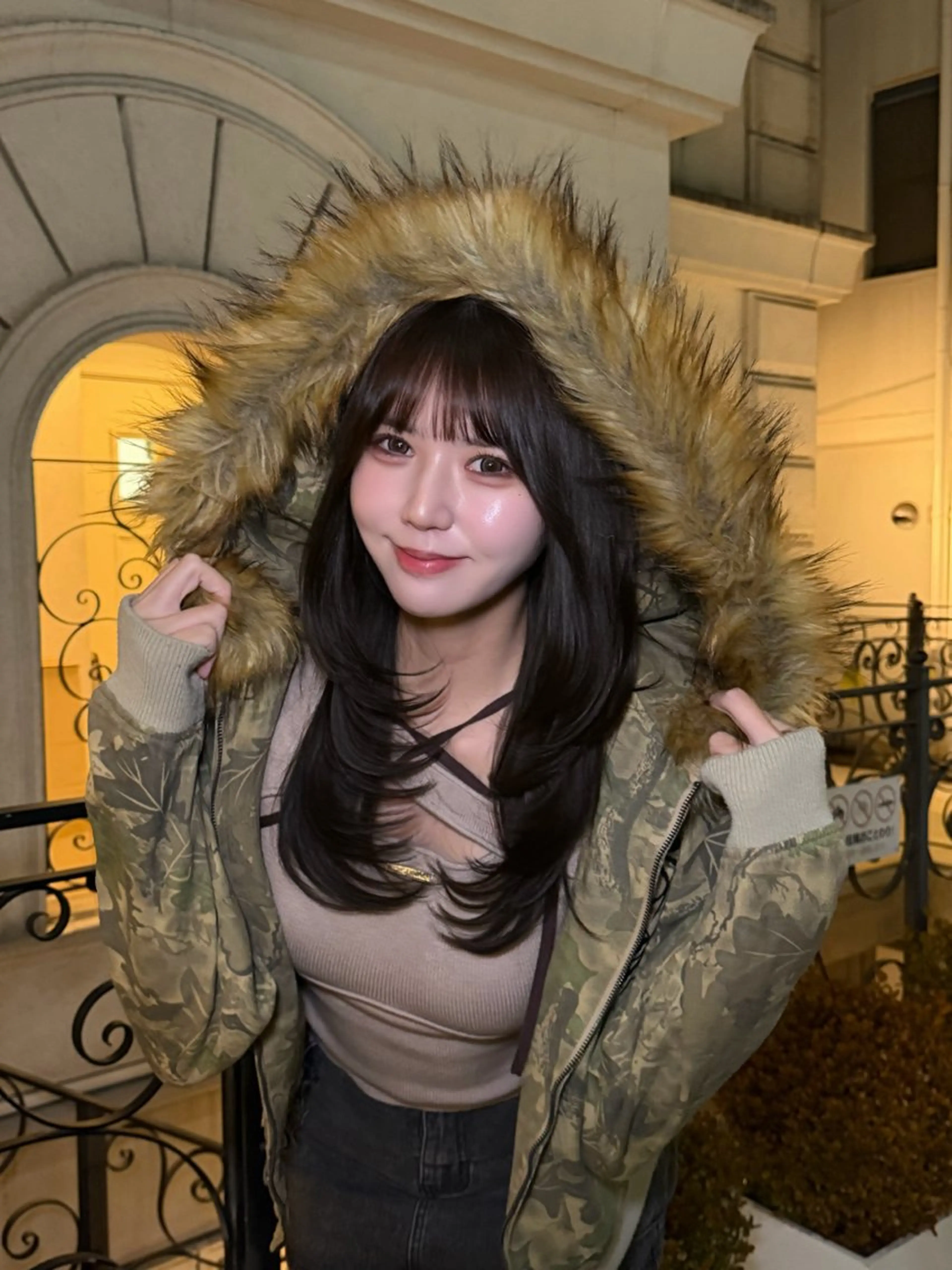 ロング 顔まわりレイヤー 顔周りカット レイヤーカット 吉村 駿佑のヘアスタイル