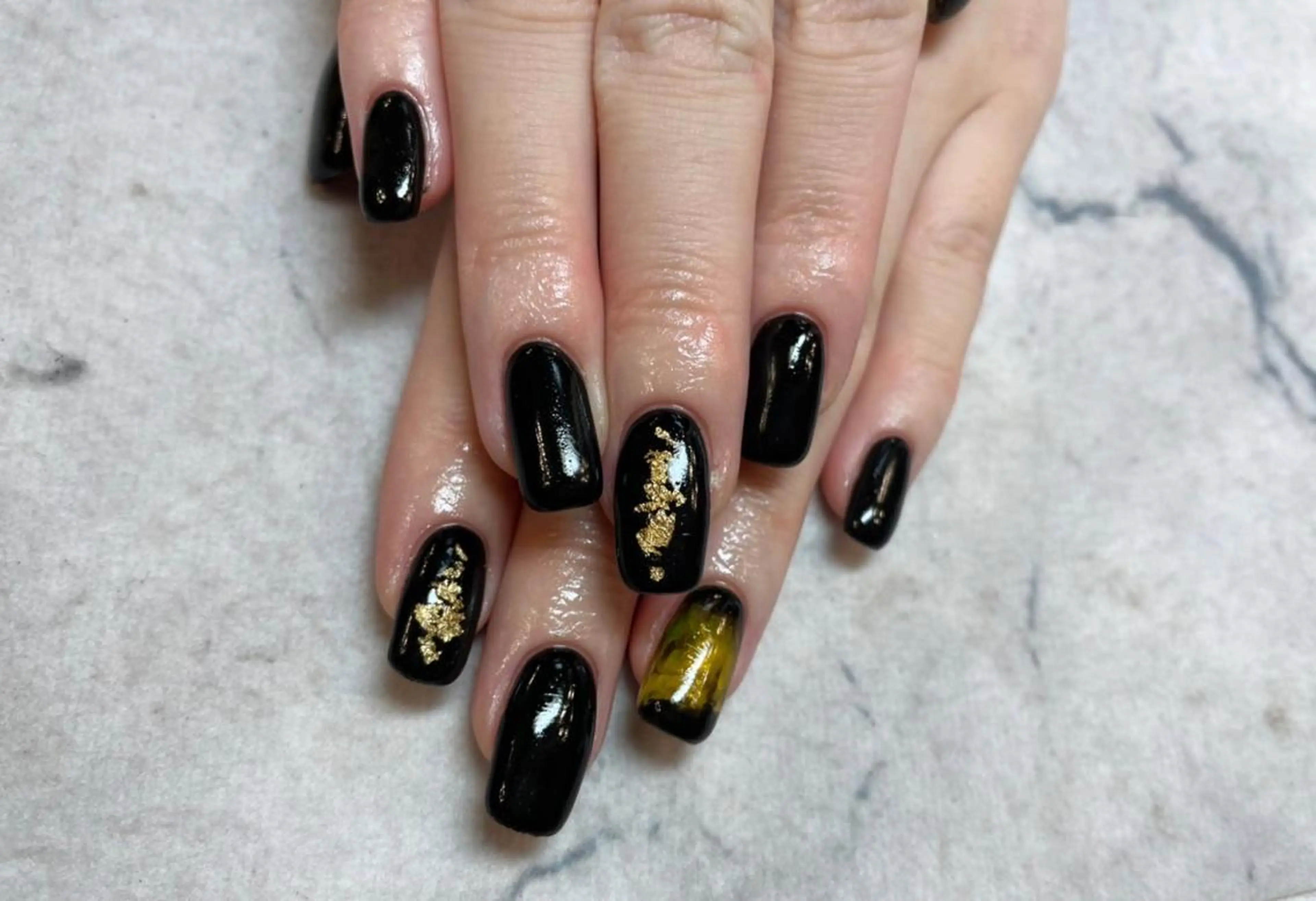 ネイル ネイルリボン 受付スタッフのネイルデザイン