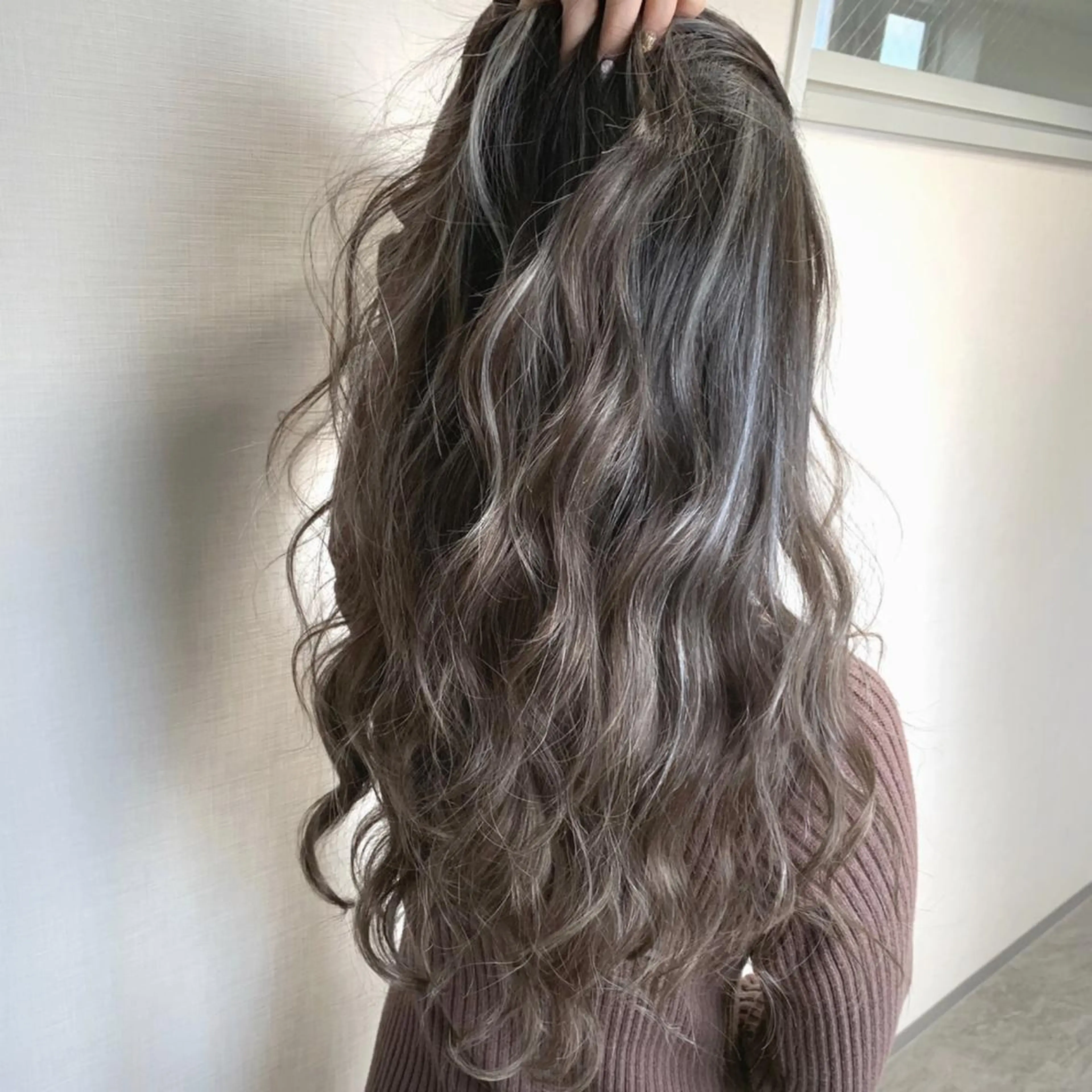 ロング カラー バレイヤージュ グラデーションカラー ハイライトカラー ハイライト レイヤーカット ヘアカラー 松井那津子 /ハイライトブリーチのヘアスタイル