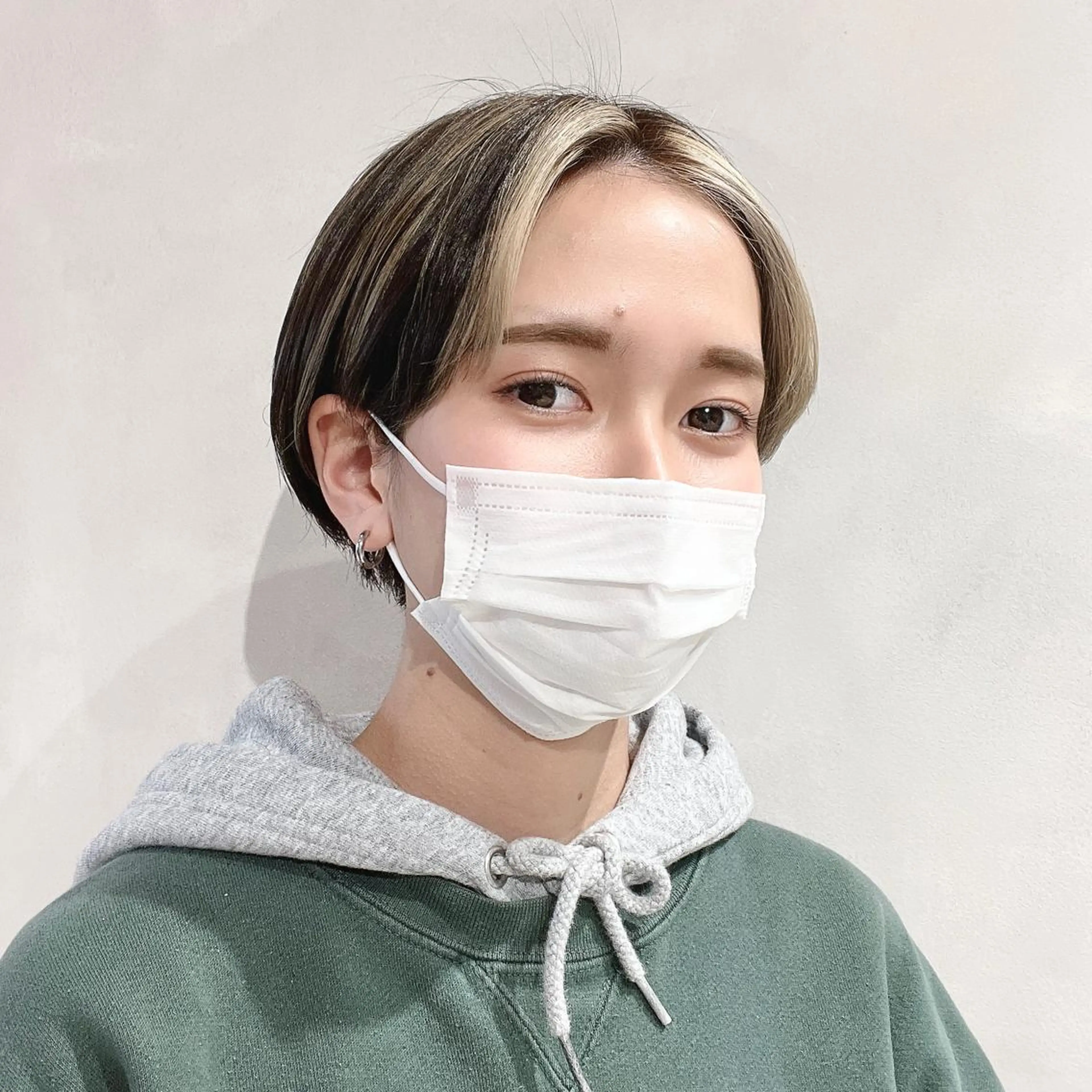 ショート カラー カット 🤍髪質改善➕透明感 カラー🤍川上葵のヘアスタイル