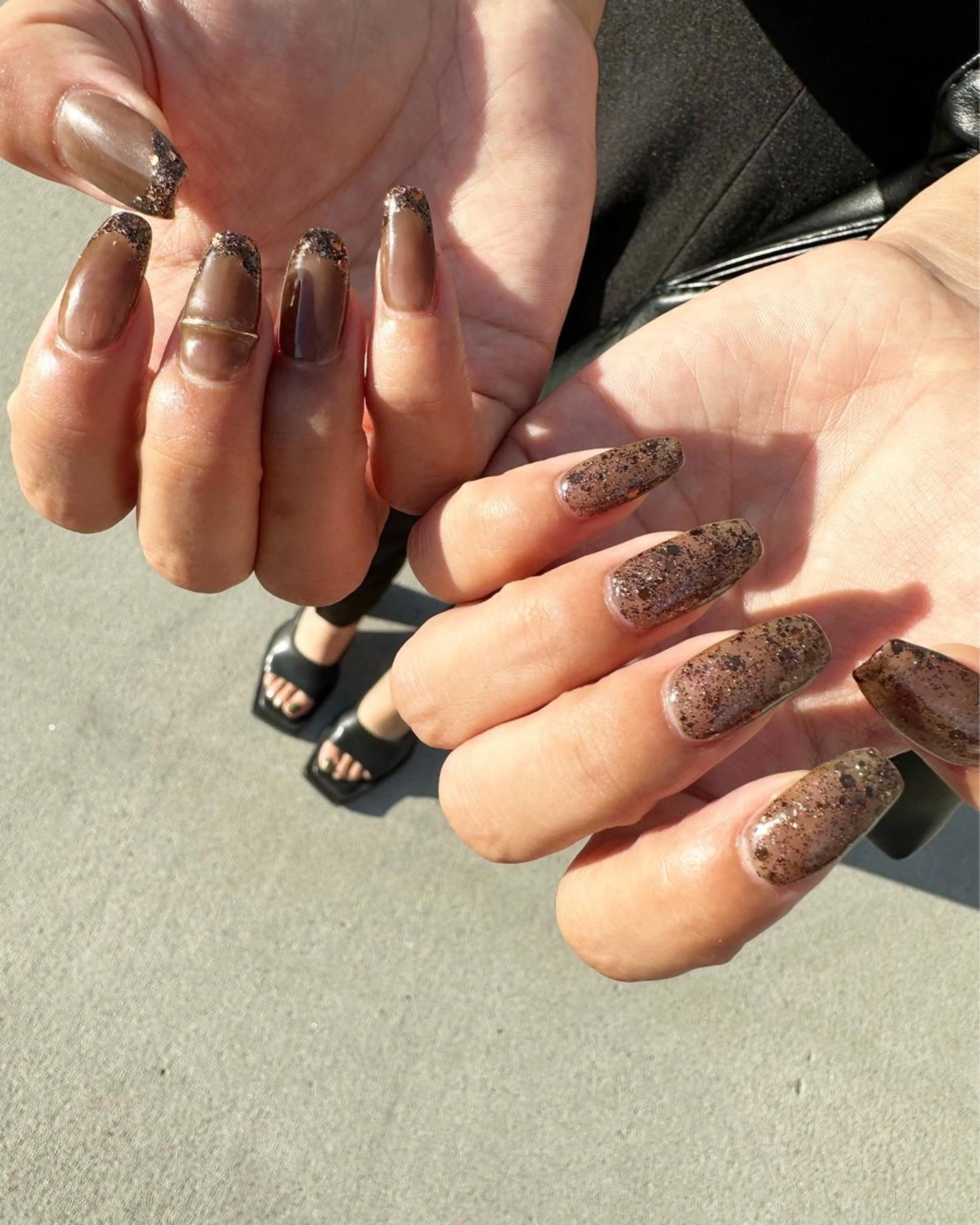 ネイル アートネイル ブラウン フットネイル ニュアンスネイル シンプルネイル nailroom Anmie.のネイルデザイン