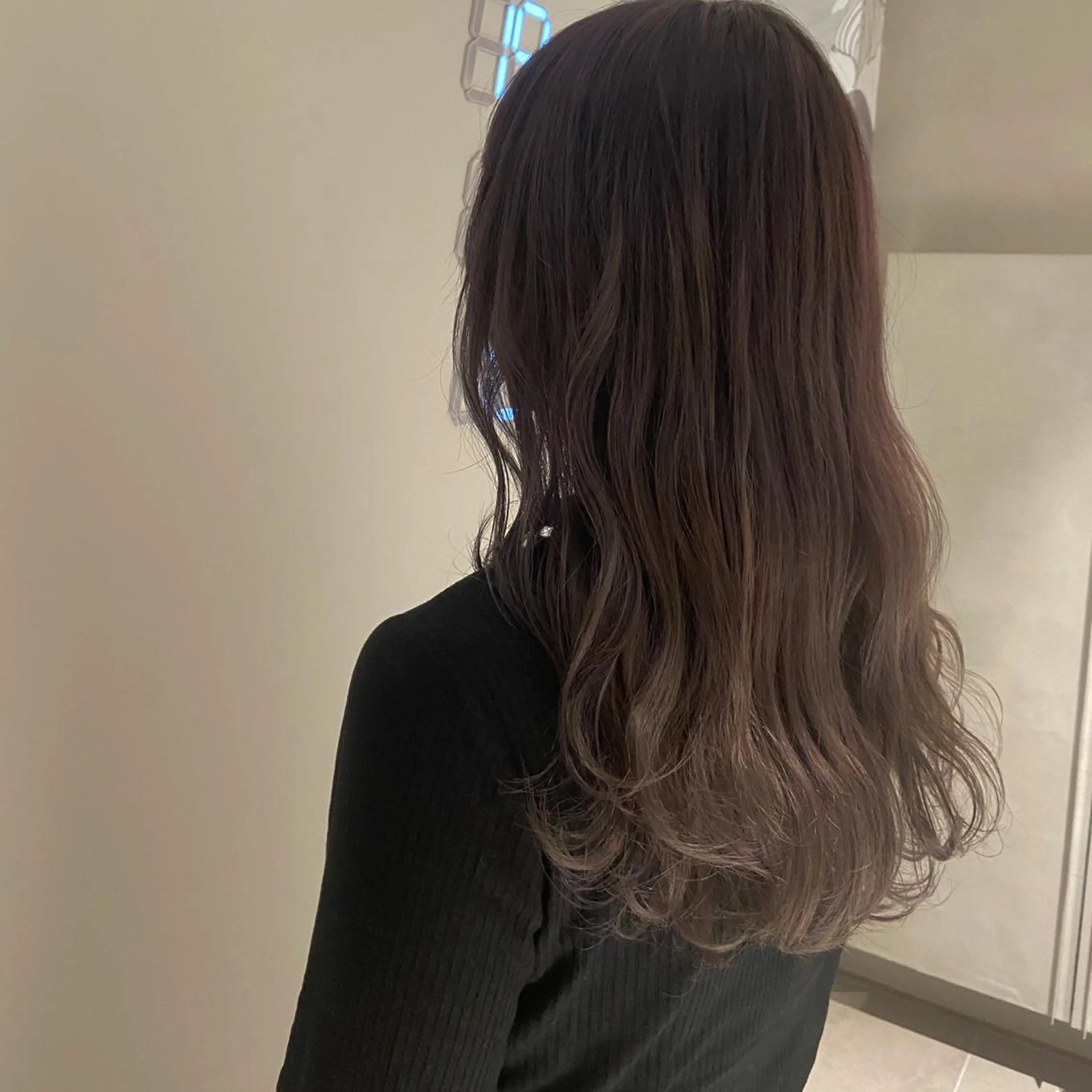 セミロング カラー ブリーチ ケアブリーチ ダブルカラー ラベンダーカラー シルバー カジュアルを女っぽく 𝗮𝘆𝗮𝗰𝗼のヘアスタイル