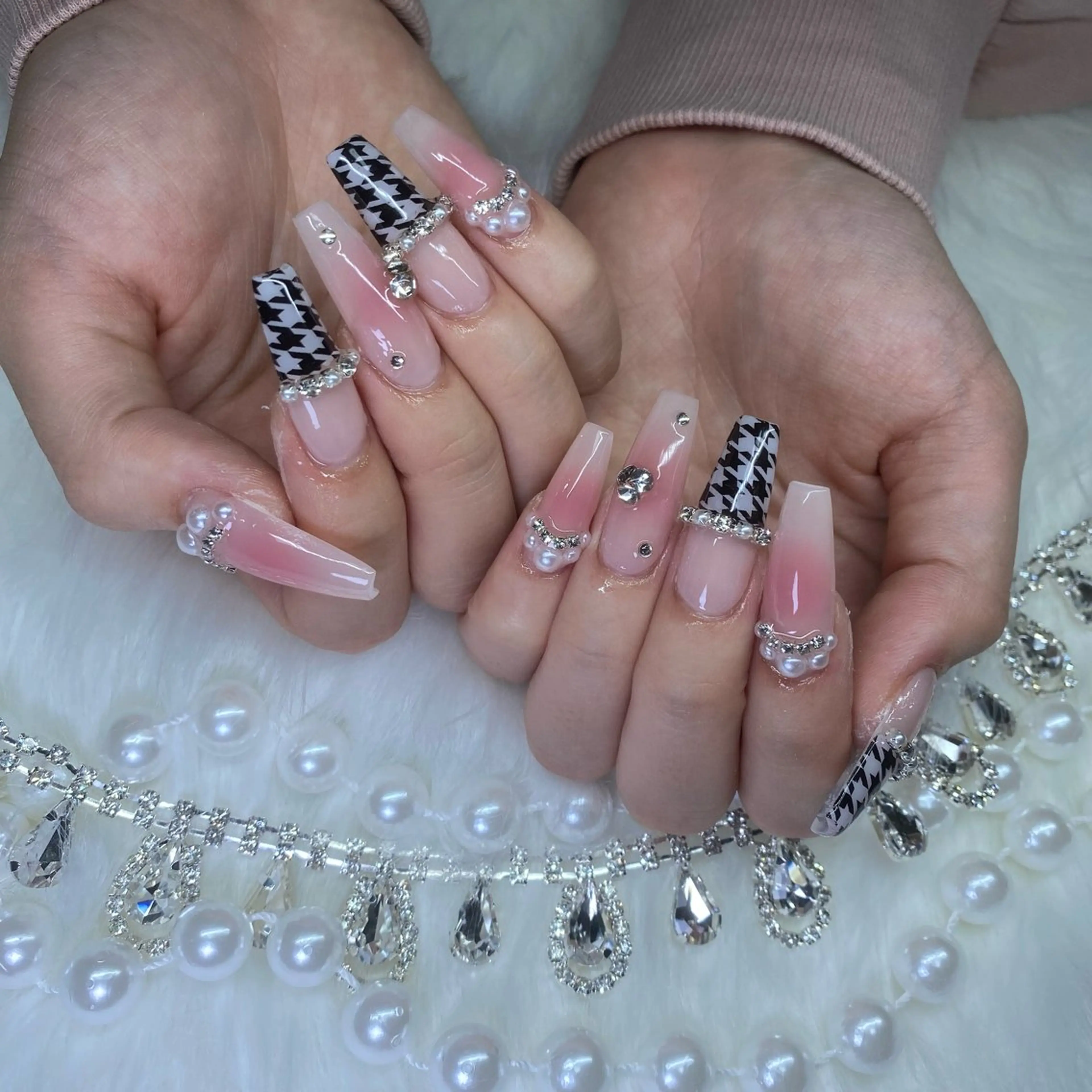 ネイル チークネイル ロングネイル スカルプネイル 冬ネイル ハンドネイル Nail Salon Grow所属・Nail Salon Growのネイルデザイン