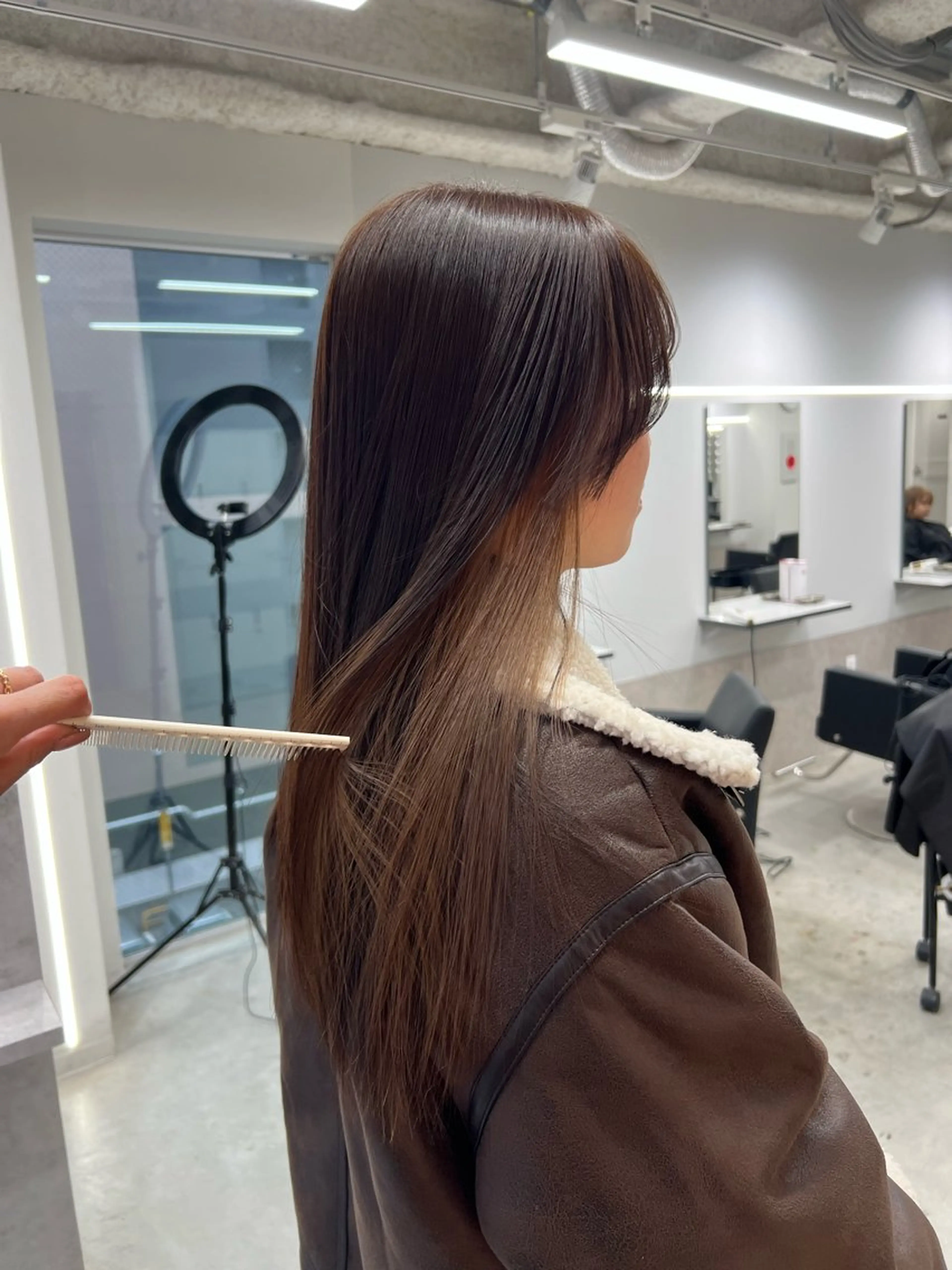 ロング ヘアカラー maya レイヤーカットのヘアスタイル