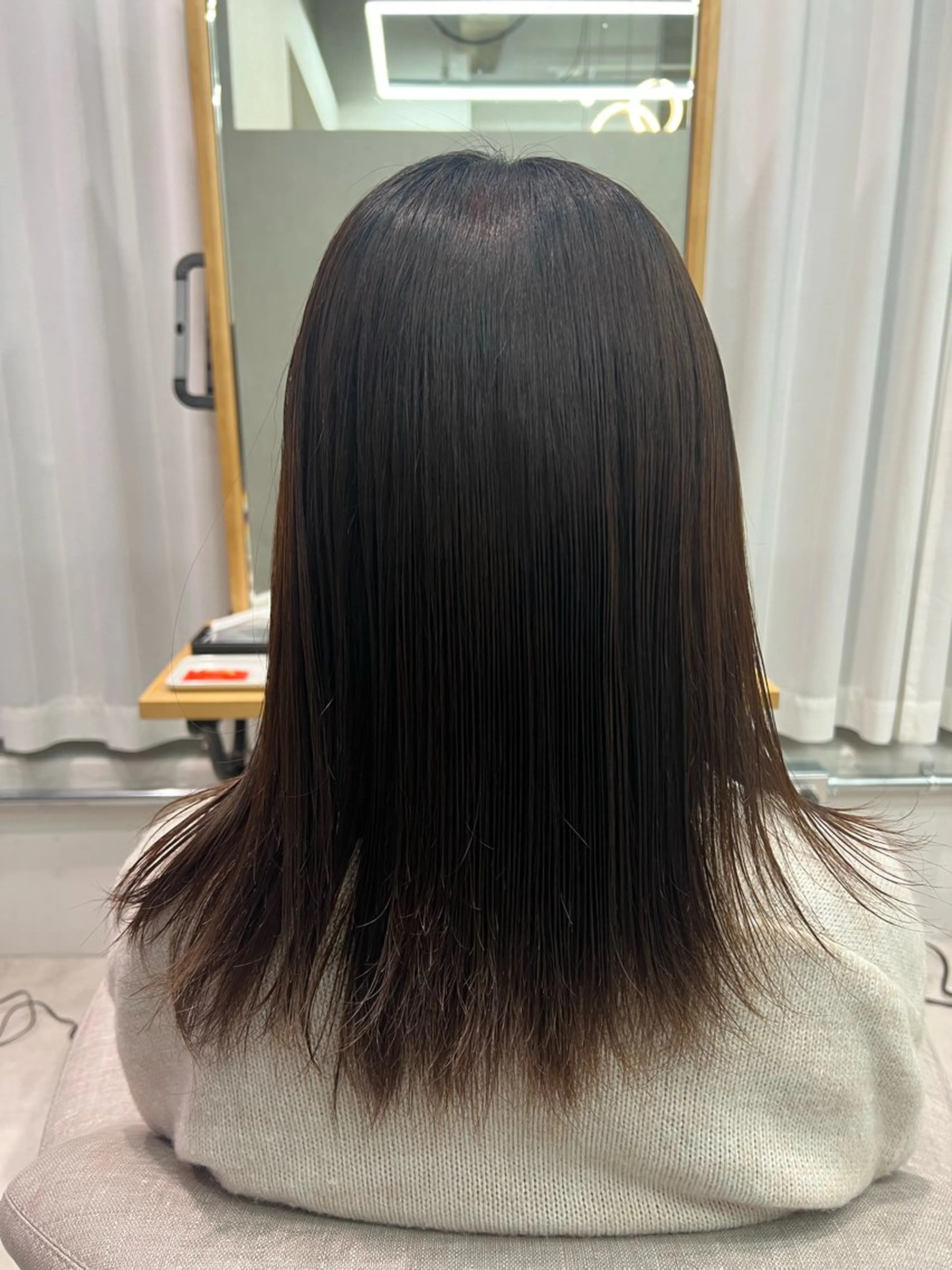 セミロング 縮毛矯正 岡島 実里のヘアスタイル