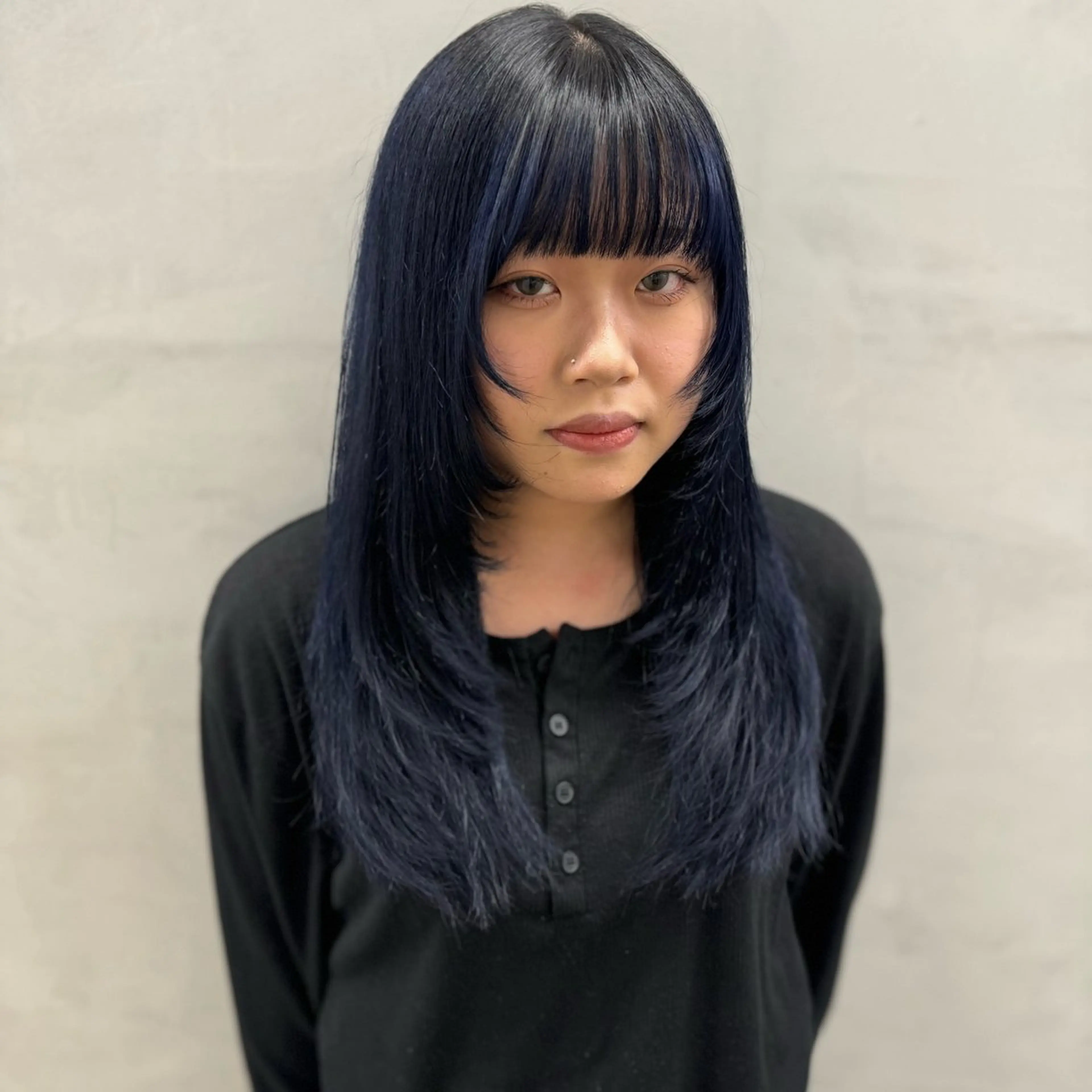 ロング カラー ヘアアレンジ 黒髪 ブリーチ ブルーカラー ブルーブラック ネイビーカラー カット ヘアカラー トリートメント 🌟🍒ハイトーン 韓国ヘア/ユウミのヘアスタイル