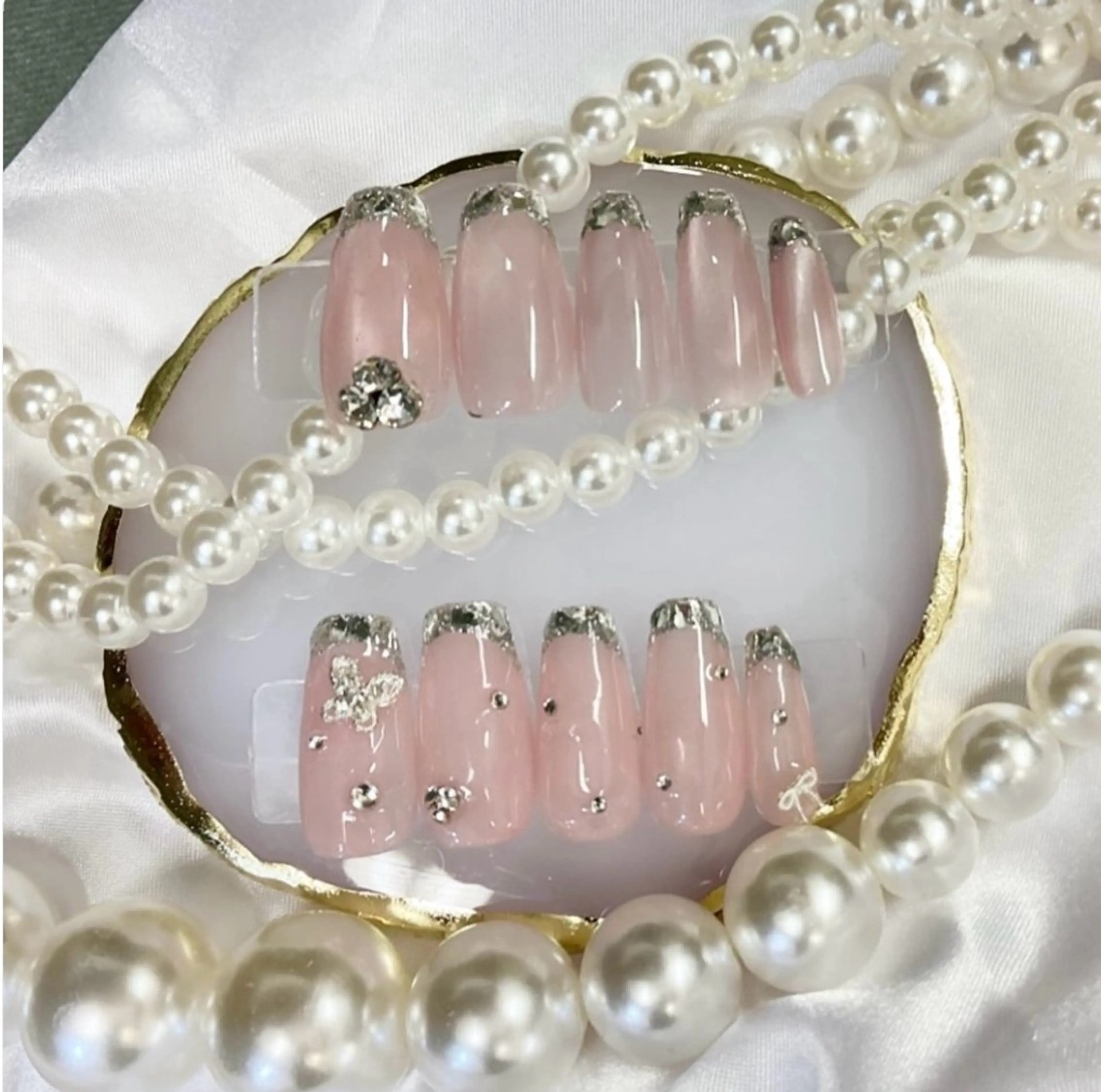 ネイル フレンチネイル ジェルネイル ガラスフレンチ グラデーション キラキラネイル クイーンズネイル銀座所属・Queeens nailのネイルデザイン