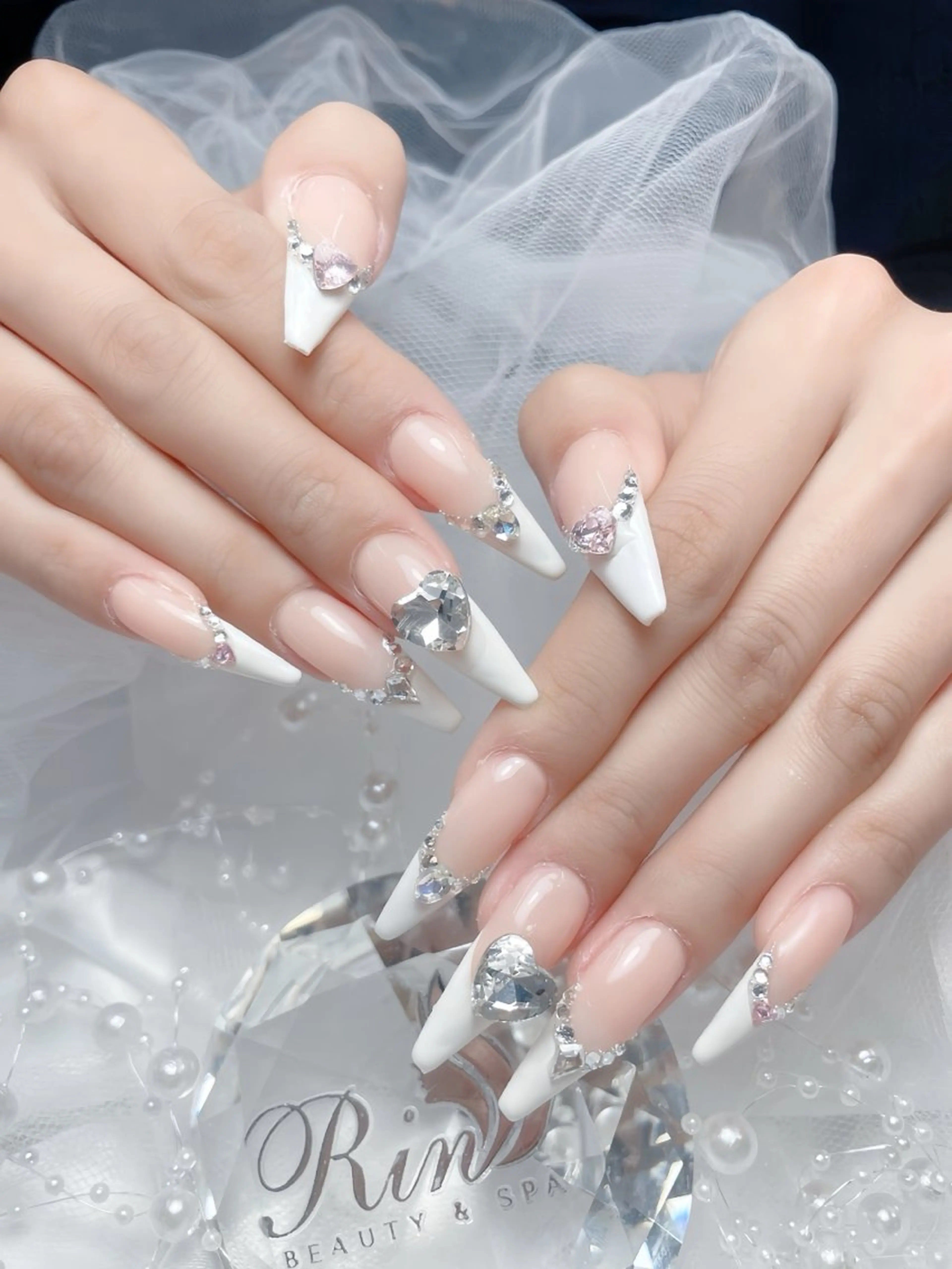 ネイル アートネイル チークネイル ジェルネイル ロングネイル マグネットネイル ハンドネイル Rin Nail 新大久保店のネイルデザイン