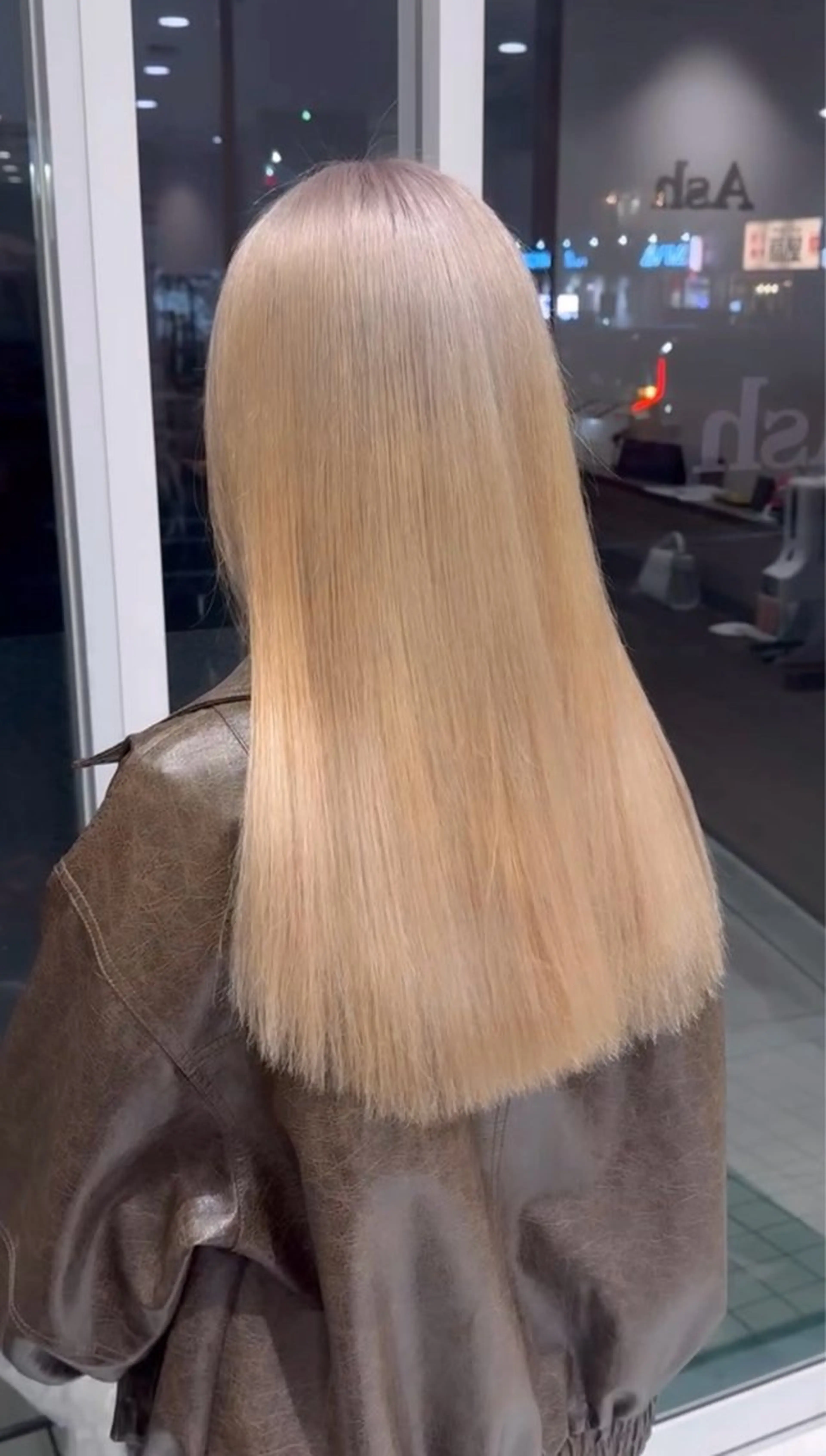 ロング カラー ブリーチ ブロンド ホワイトブロンド 🕯コバ/レイヤー/ 透明感/縮毛🕯のヘアスタイル