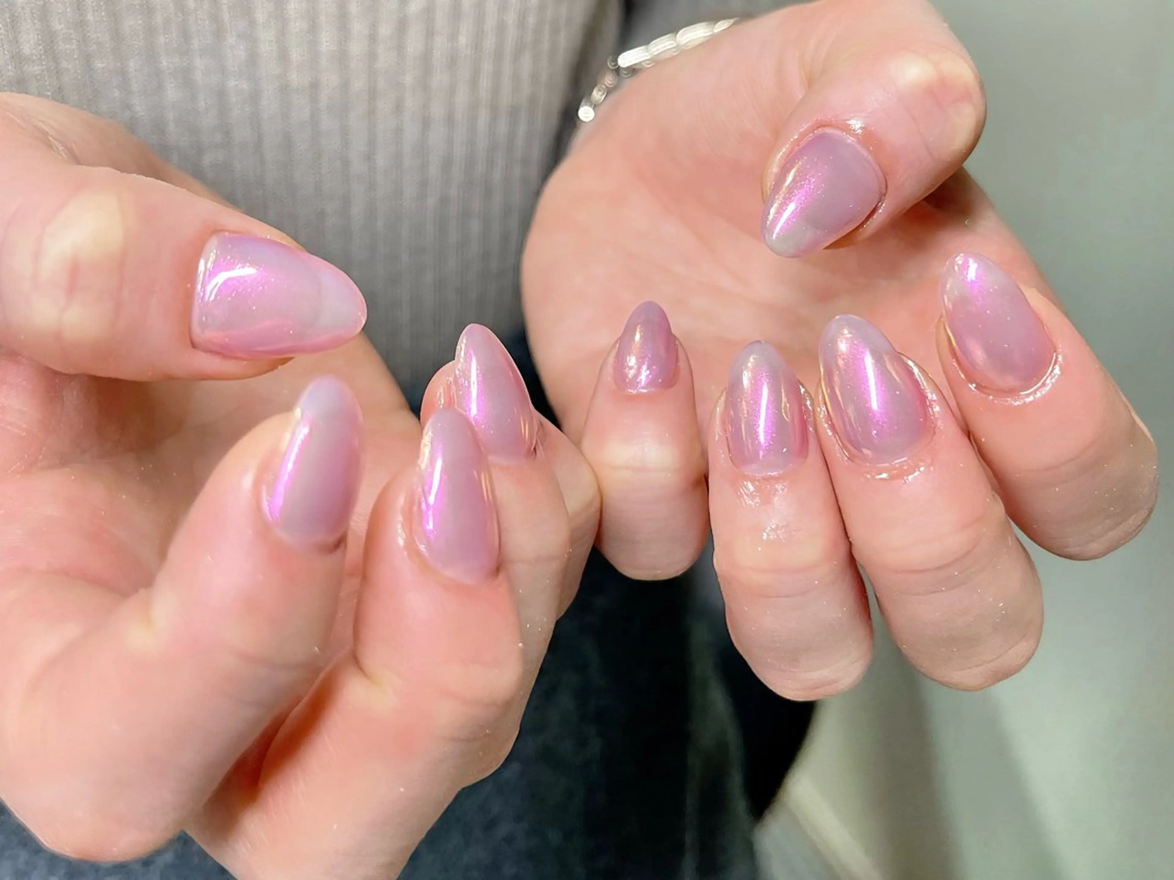 ネイル オーロラネイル キラキラネイル ミラーネイル パープル ハンドネイル ハンドケア 🎀NAIL🎀 AI🪄︎︎◝✩のネイルデザイン