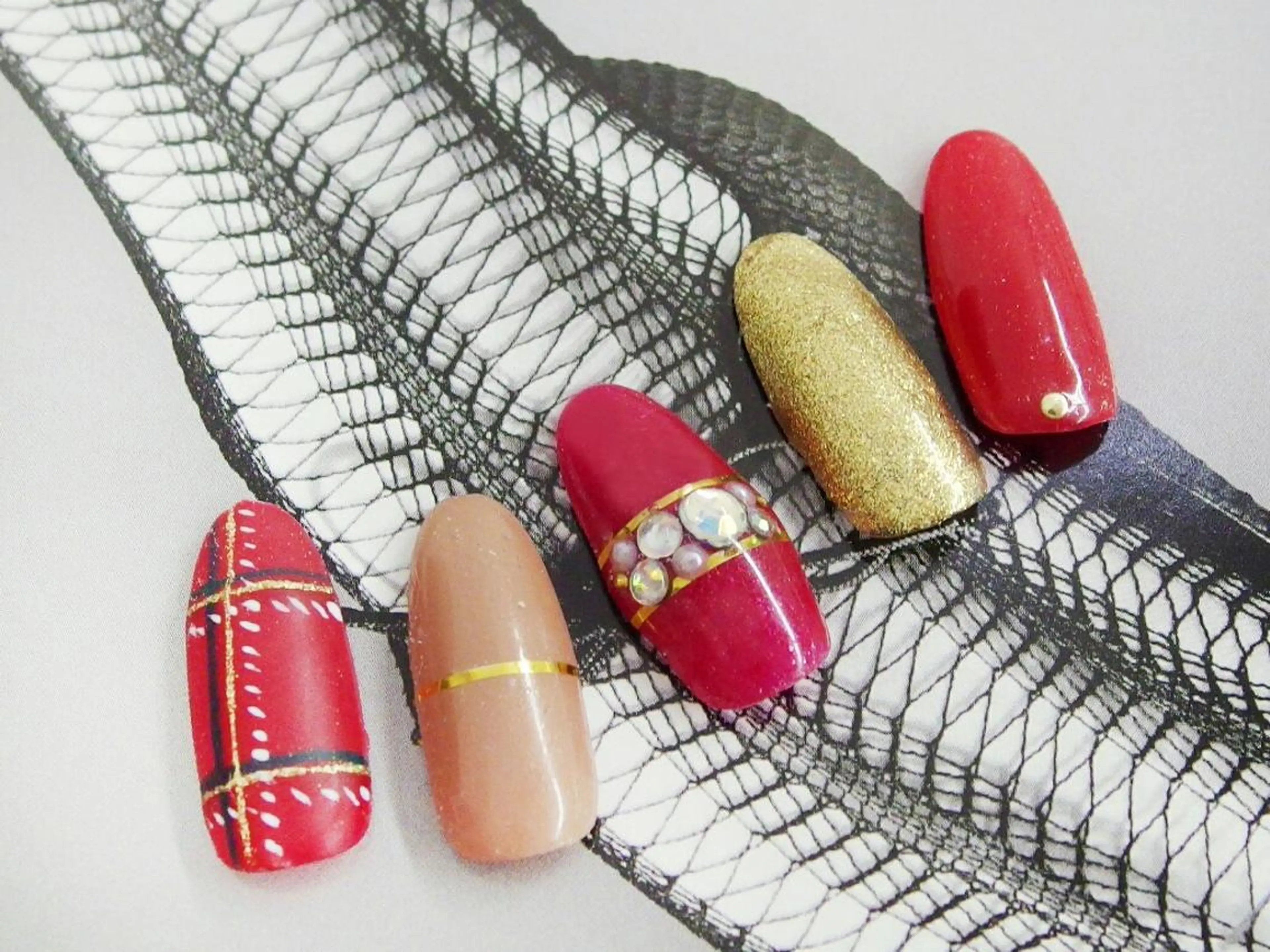 ネイル 赤色 ティーエヌ 金山駅東口店のネイルデザイン