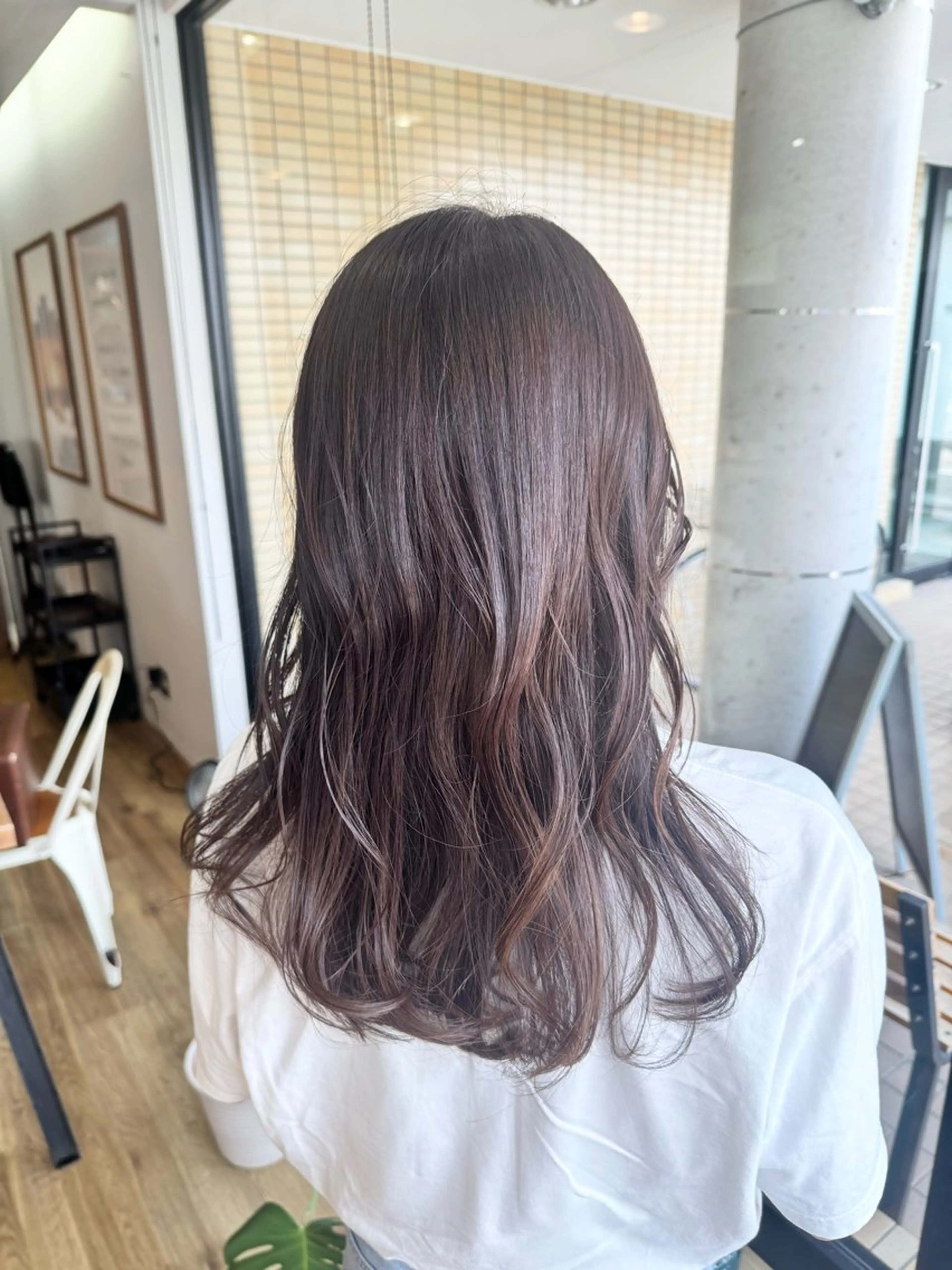 ロング カラー グレージュ ラベンダーカラー ラベンダーグレージュ ラベンダーグレー カット ヘアカラー トリートメント ツキダテ ユイのヘアスタイル