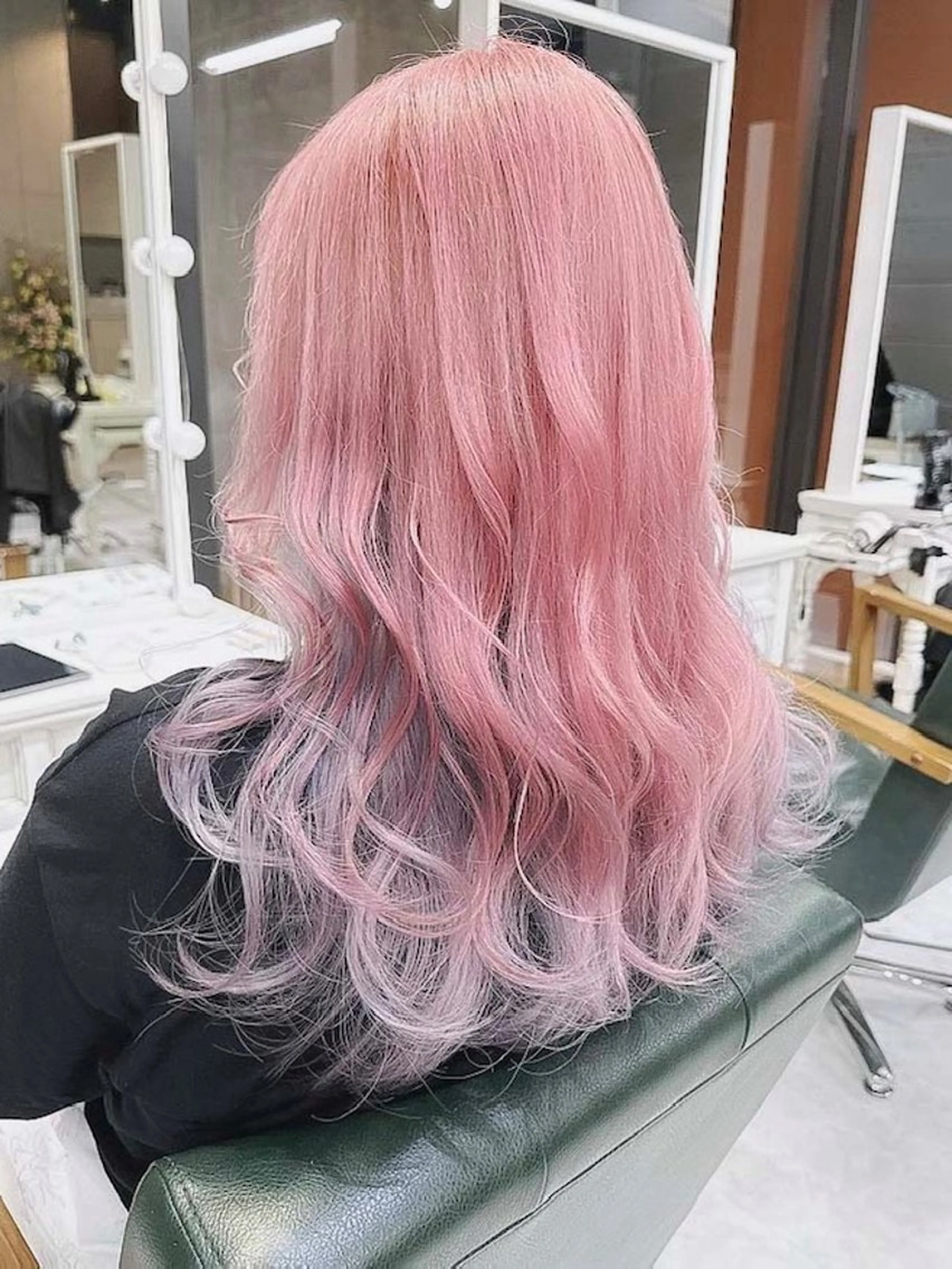 セミロング カラー ヘアアレンジ ブリーチ ケアブリーチ 透明感カラー デザインカラー ハイトーンカラー 𝐑𝐈𝐍𝐊𝐀 🐣🩷のヘアスタイル