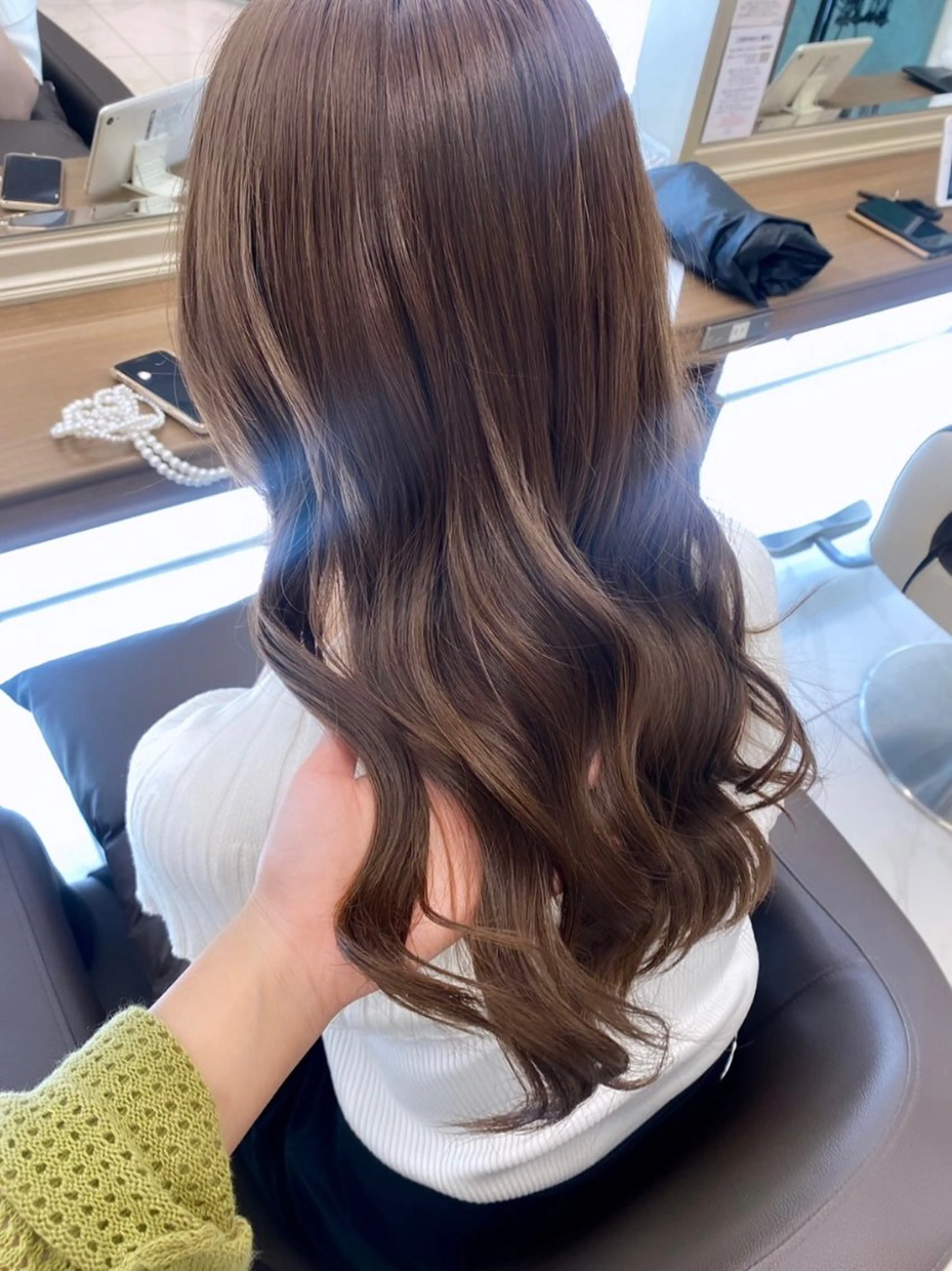 ロング カラー ベージュカラー ブリーチ 透明感カラー ミルクティーベージュ ブリーチなしカラー カット ヘアカラー トリートメント 長妻莉央/縮毛矯正 髪質改善カラーのヘアスタイル