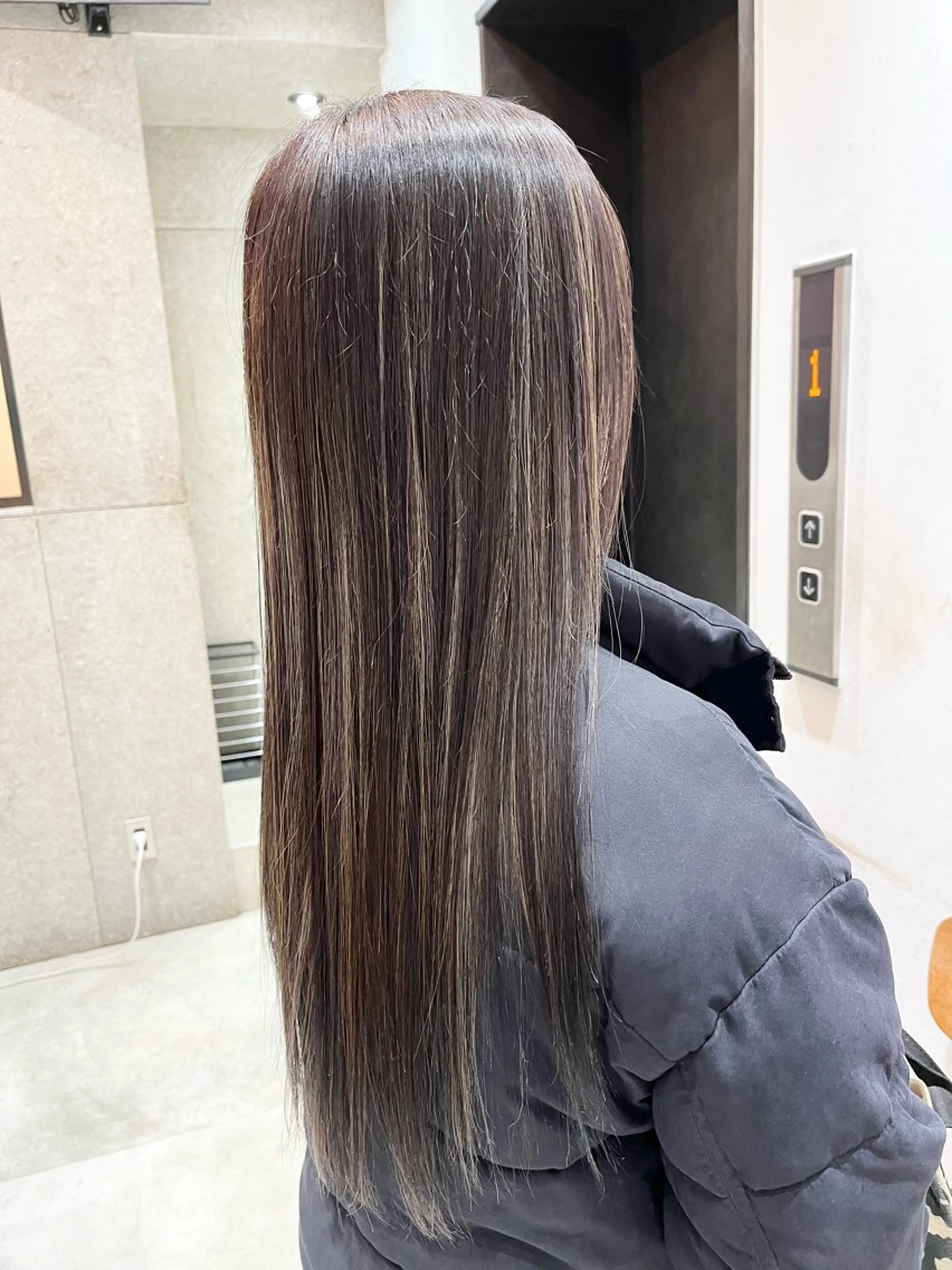 ロング ハイライト ヘアカラー 🌈透明感カラー 韓 国ヘアこうたろうのヘアスタイル