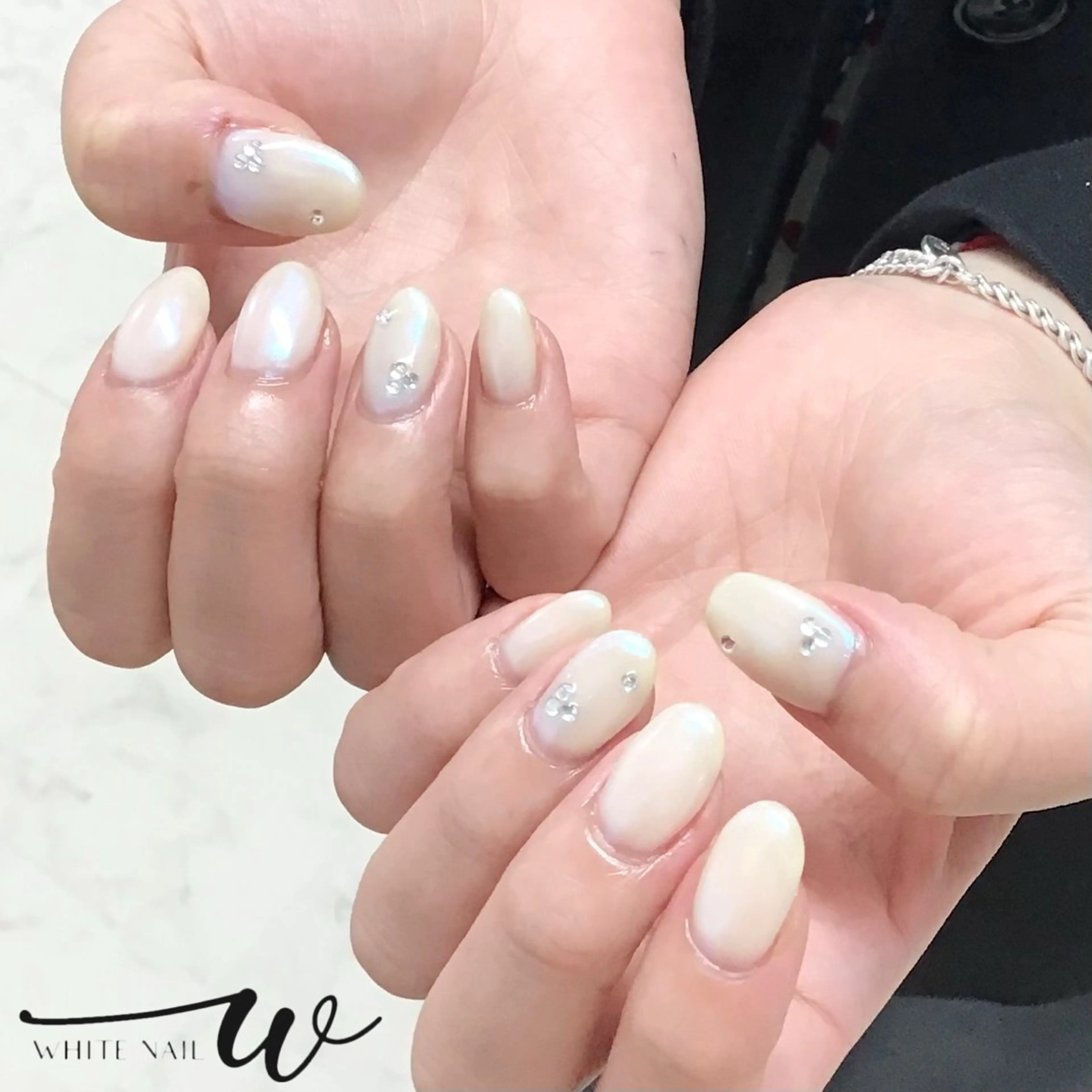 ネイル オーロラネイル ハンドネイル WHITENAIL所属・WHITE NAIL yoshida🪞のネイルデザイン
