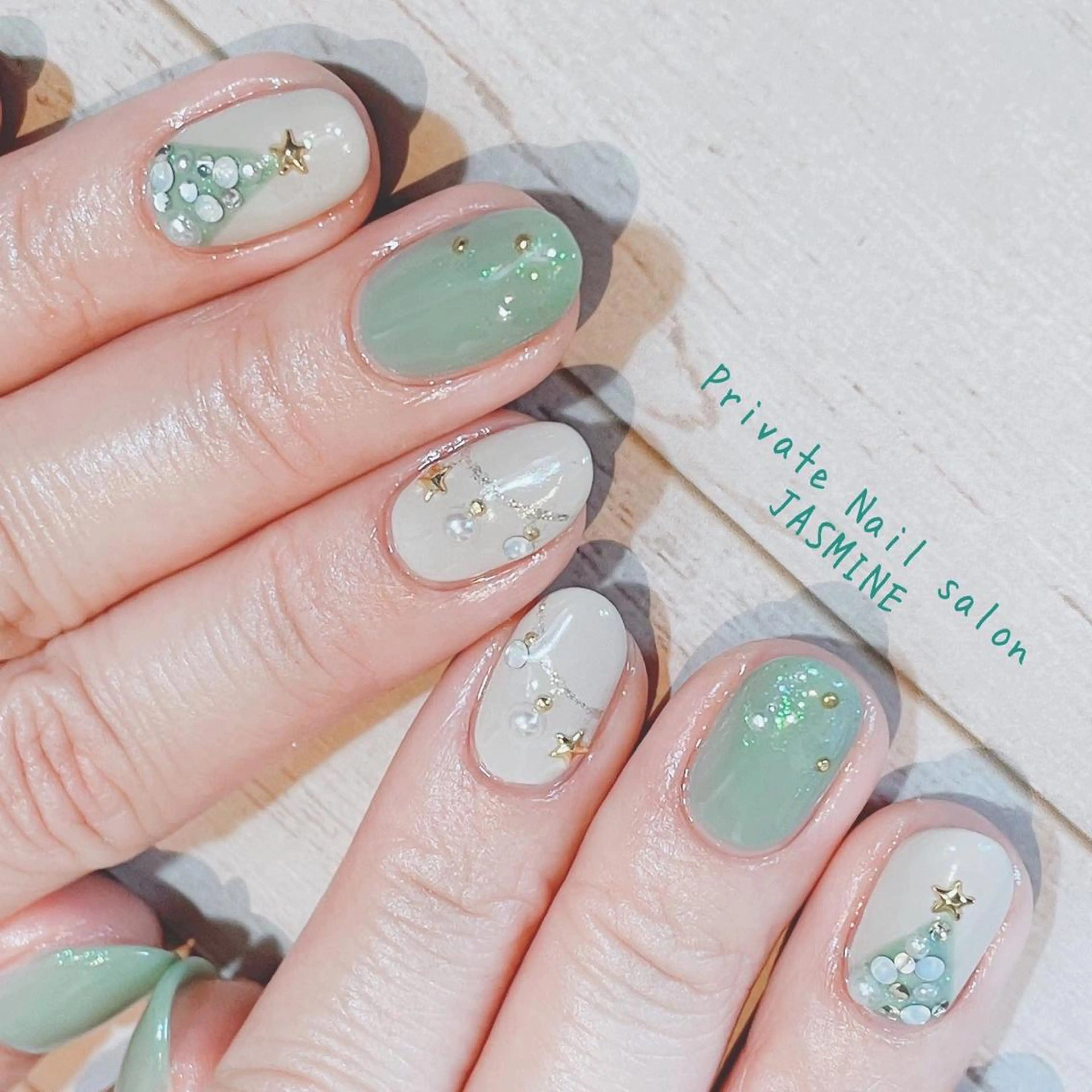 ネイル グリーン 冬ネイル クリスマス Nail salon JASMINEのネイルデザイン