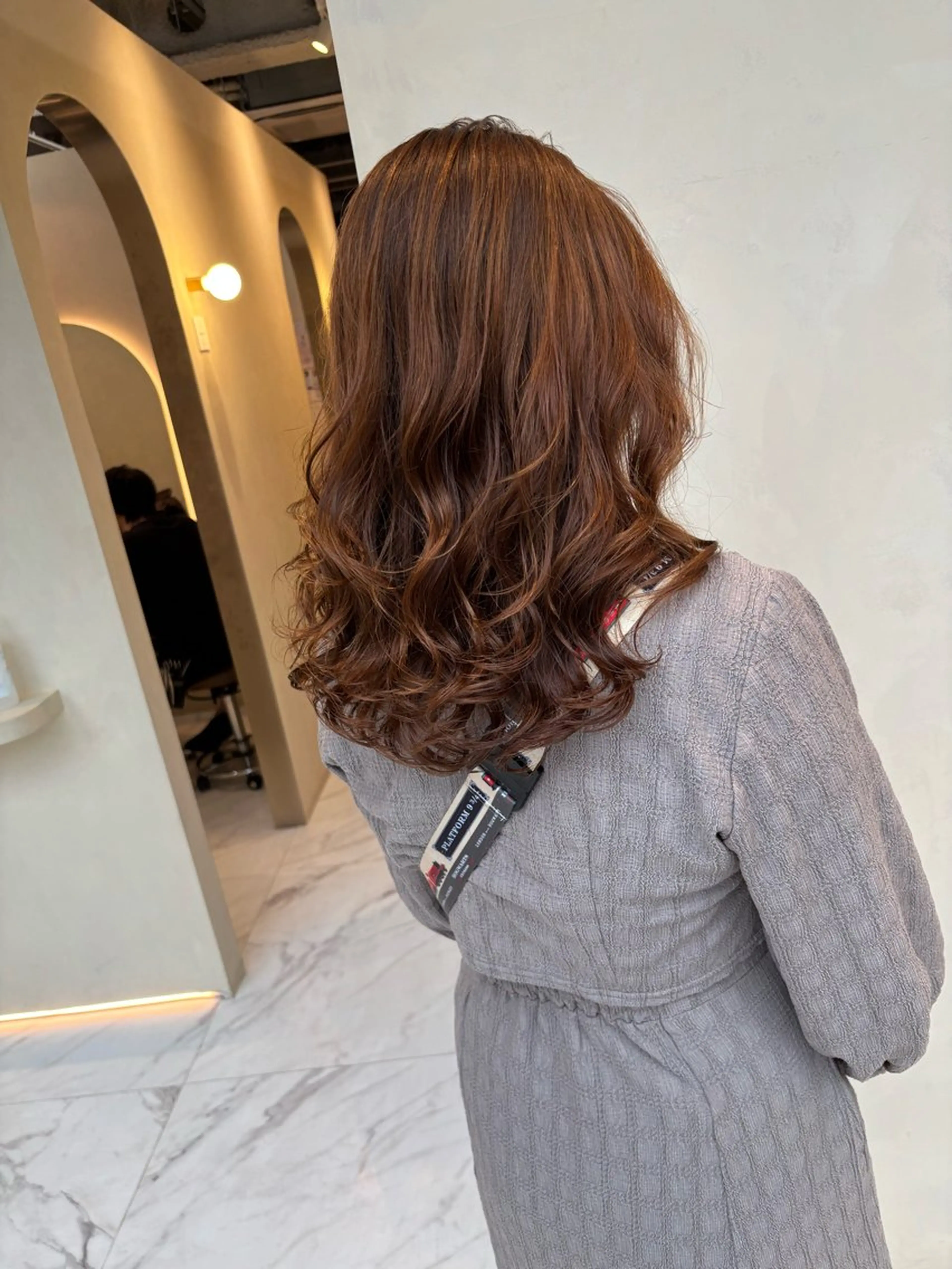 セミロング パーマ セミロングパーマ くびれヘア レイヤーカット ⭐️コテ巻き風パーマ 髪質改善/タナカのヘアスタイル