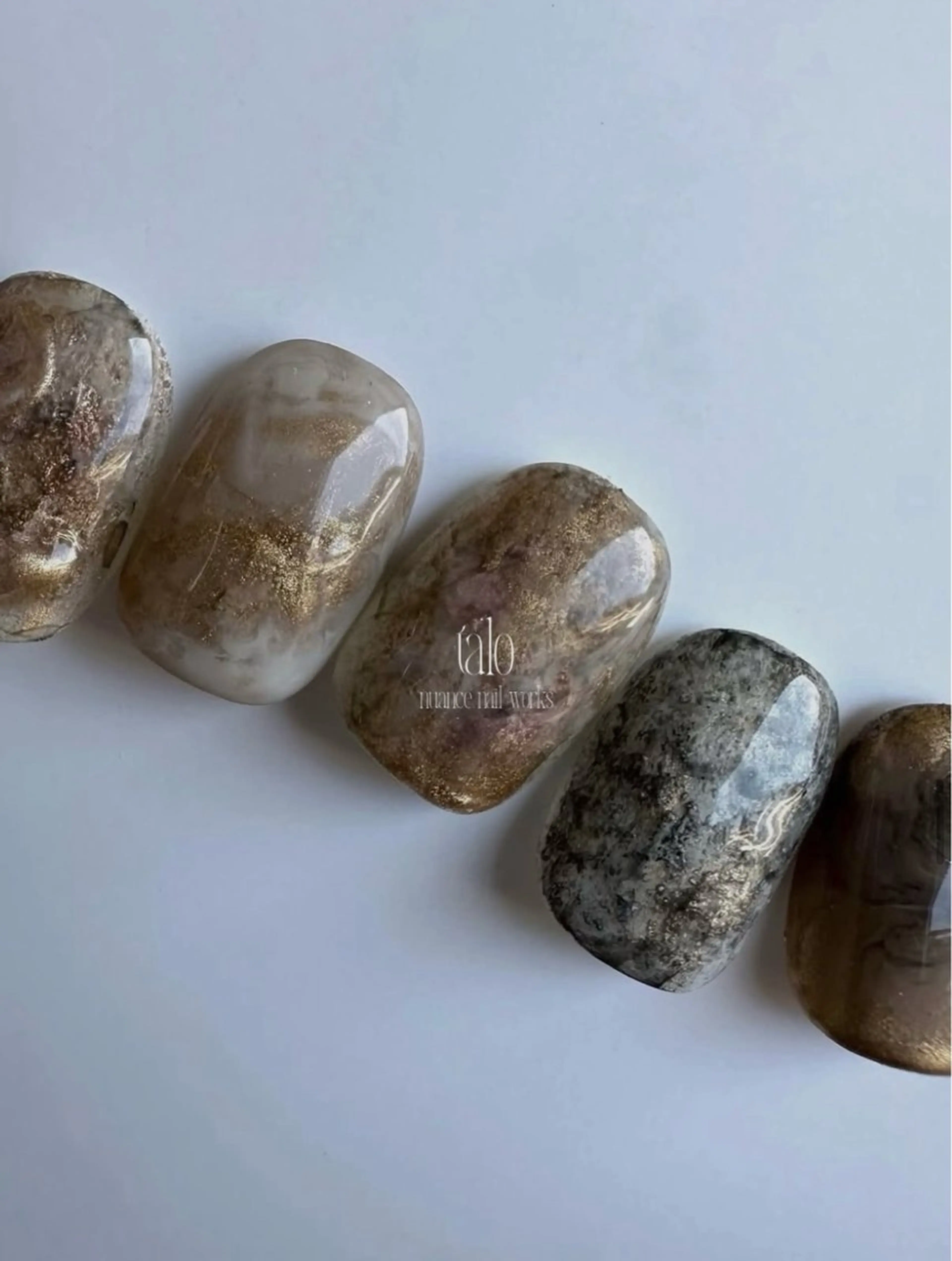 ネイル 安藤 奈知のネイルデザイン