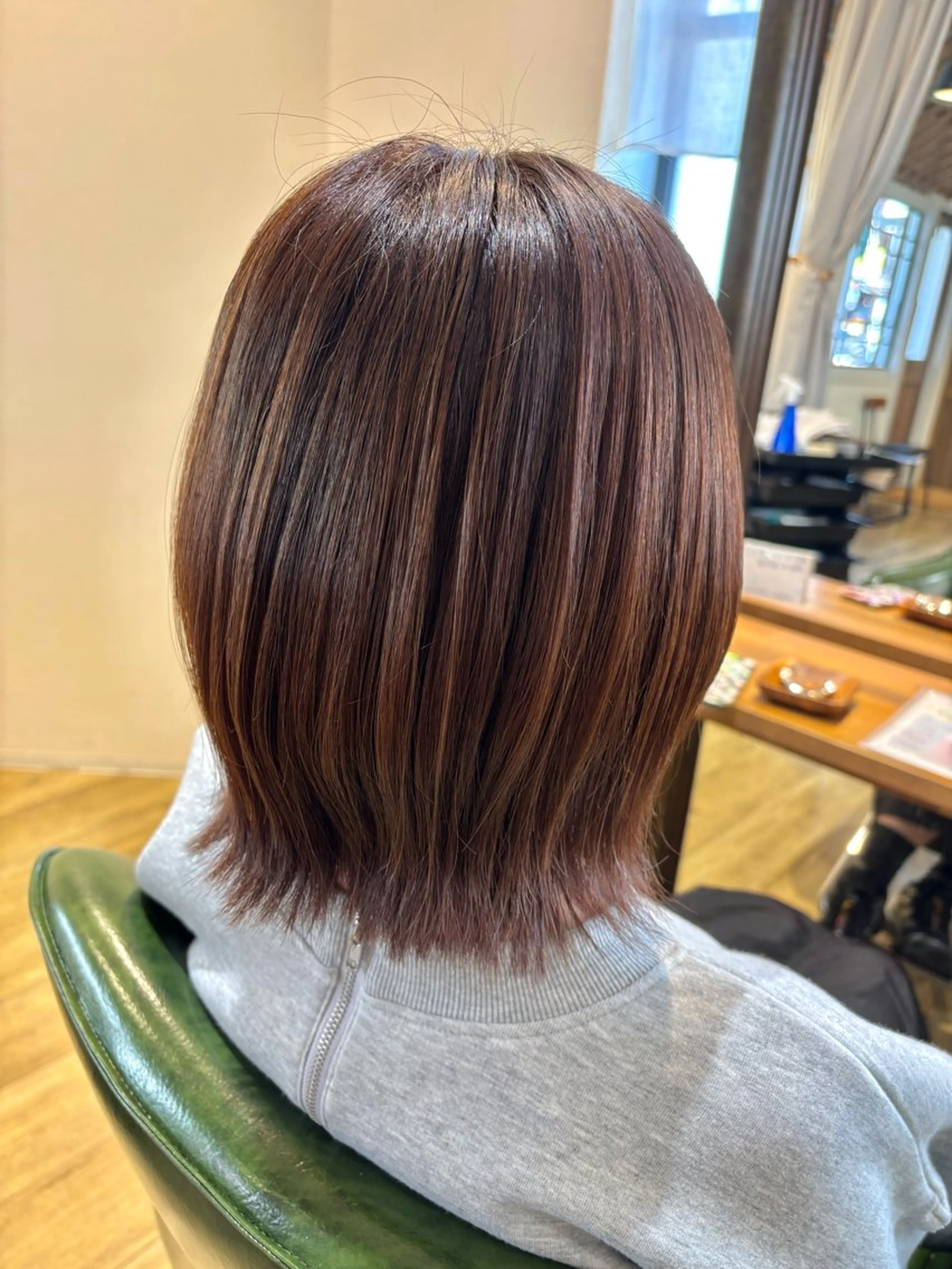 ミディアム カラー カット ヘアカラー 秋野 遥のヘアスタイル