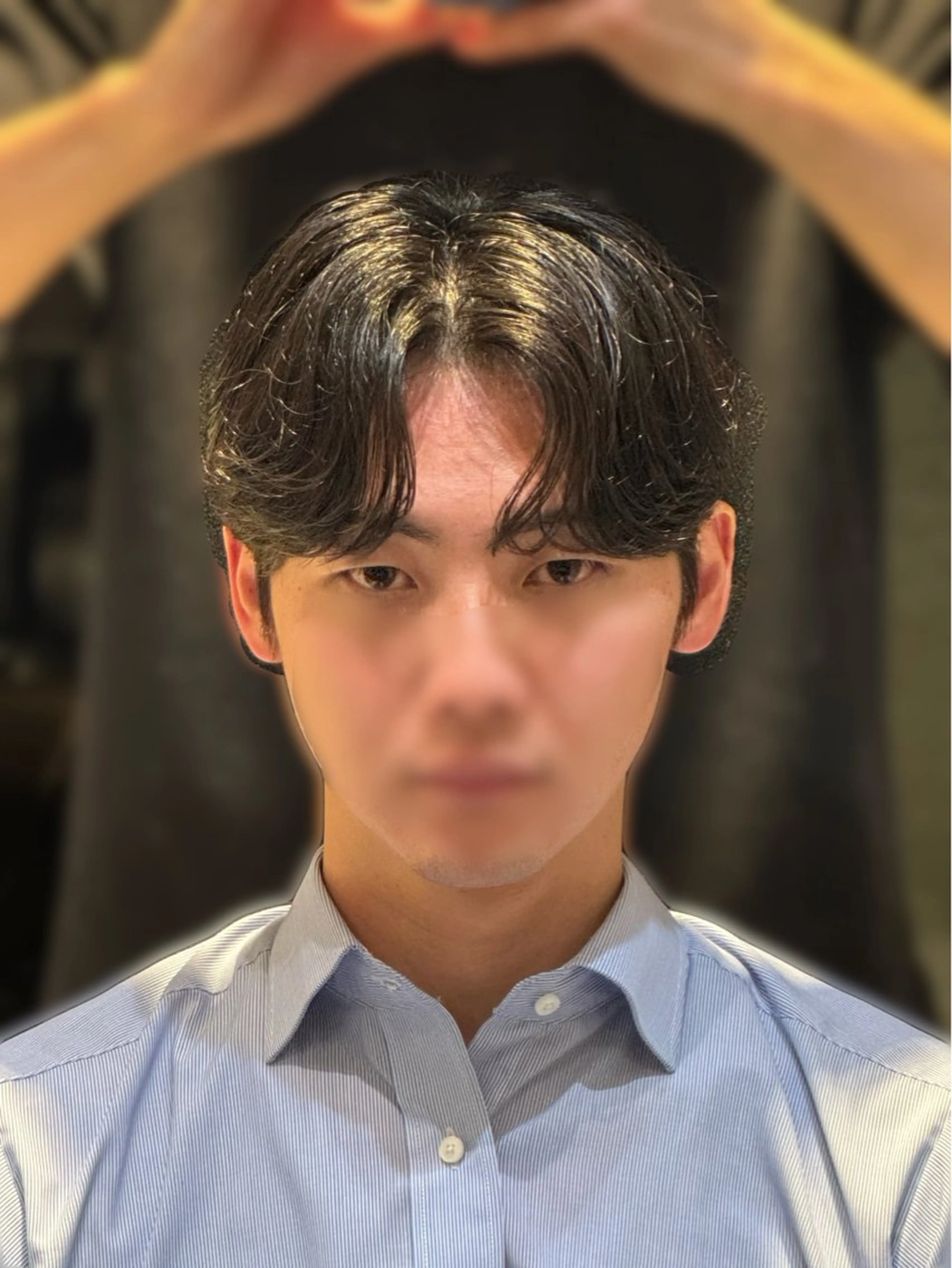 ショート パーマ メンズ センターパート コンマヘア ダウンパーマ カルマパーマ メンズ韓国風 YUKI🇰🇷 カルマ／ダウンパーマのヘアスタイル