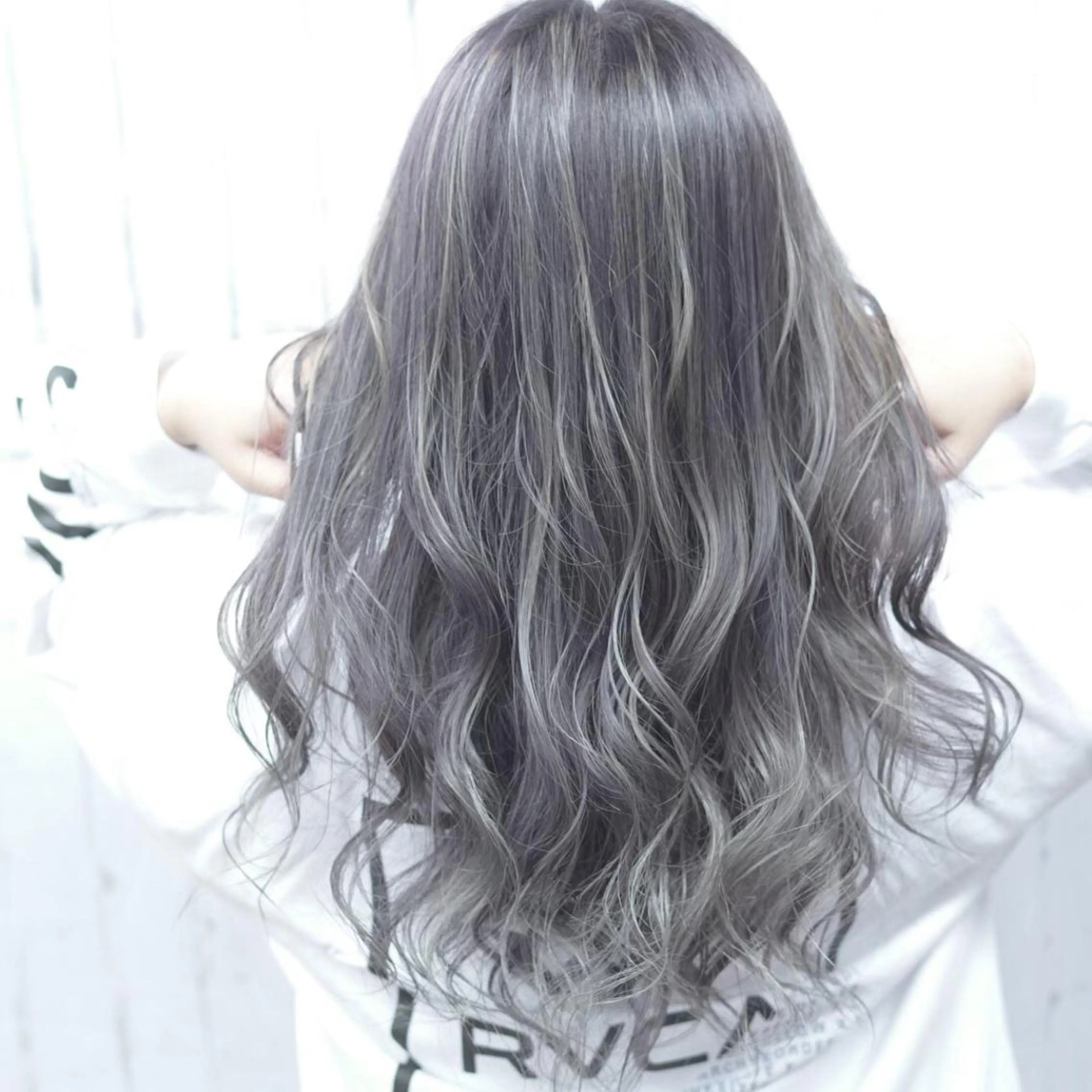 【明度さ◎】コントラストハイライト入れ放題＋オンカラー＋トリートメントの写真