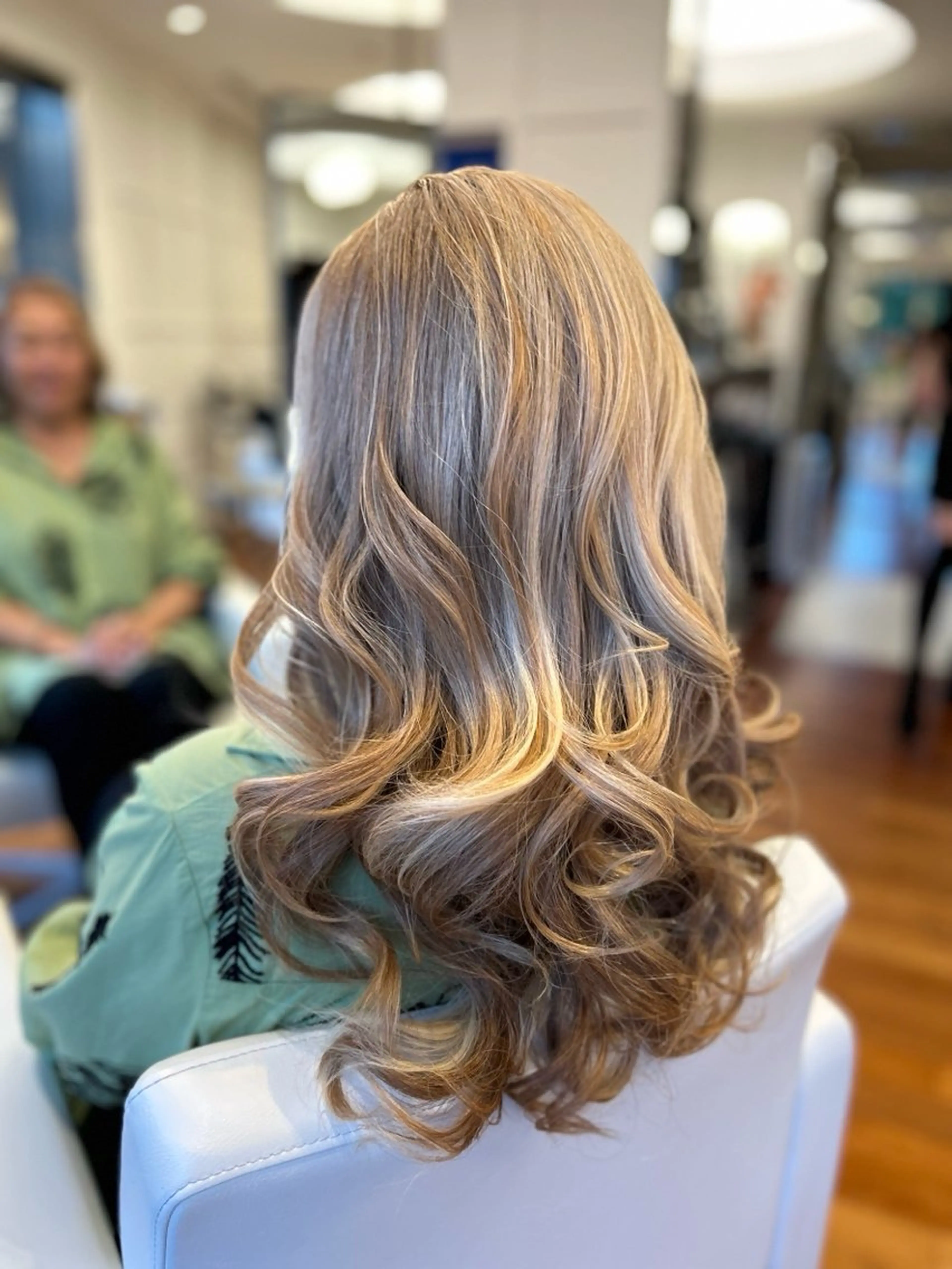 カラー AMATA所属・永井 有沙のヘアスタイル