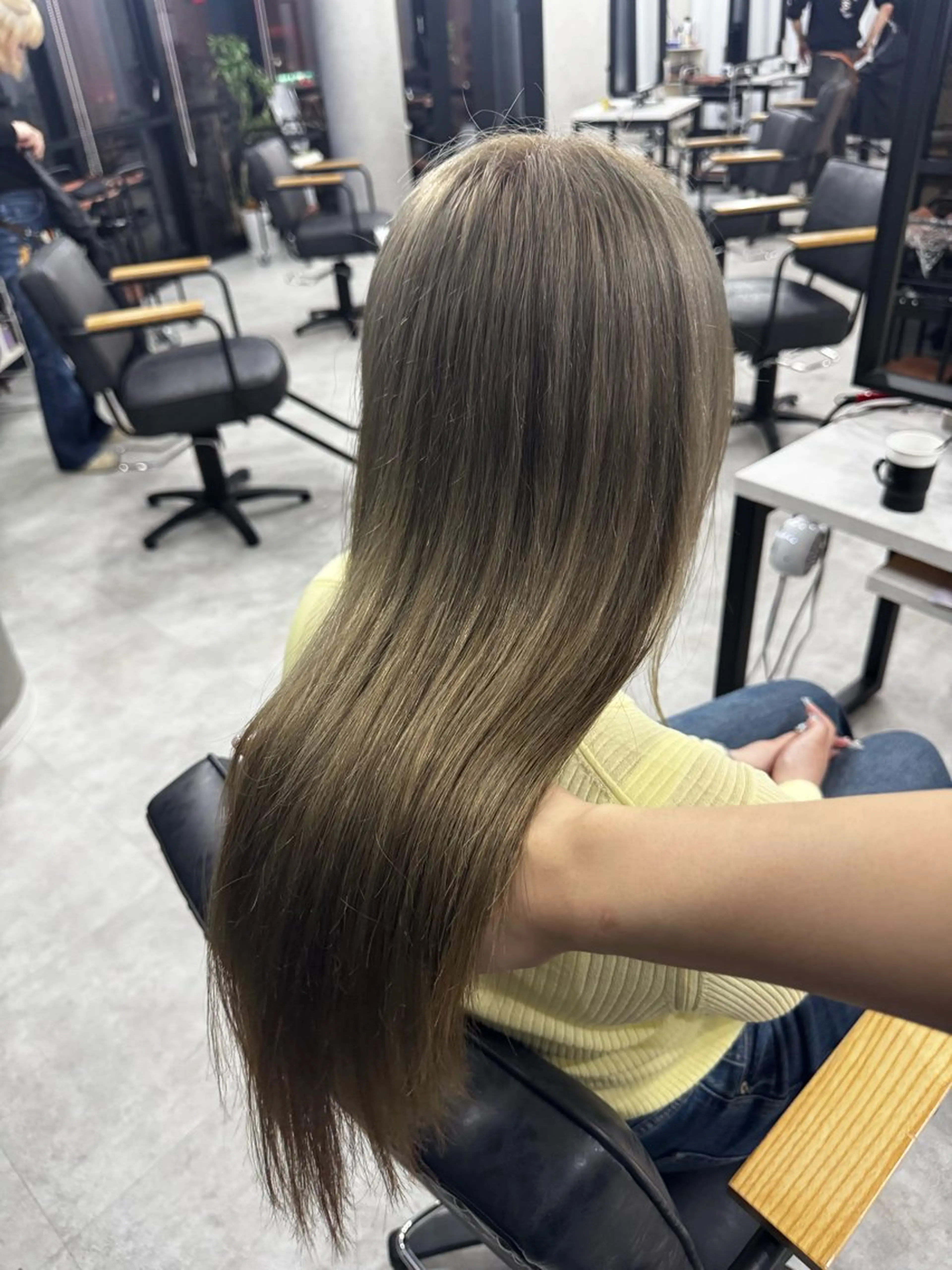 ロング カラー ベージュカラー ブリーチ ブラウンカラー 透明感カラー ダブルカラー ヘアカラー トリートメント 赤み無し柔らかカラー 【梅田】madokaのヘアスタイル