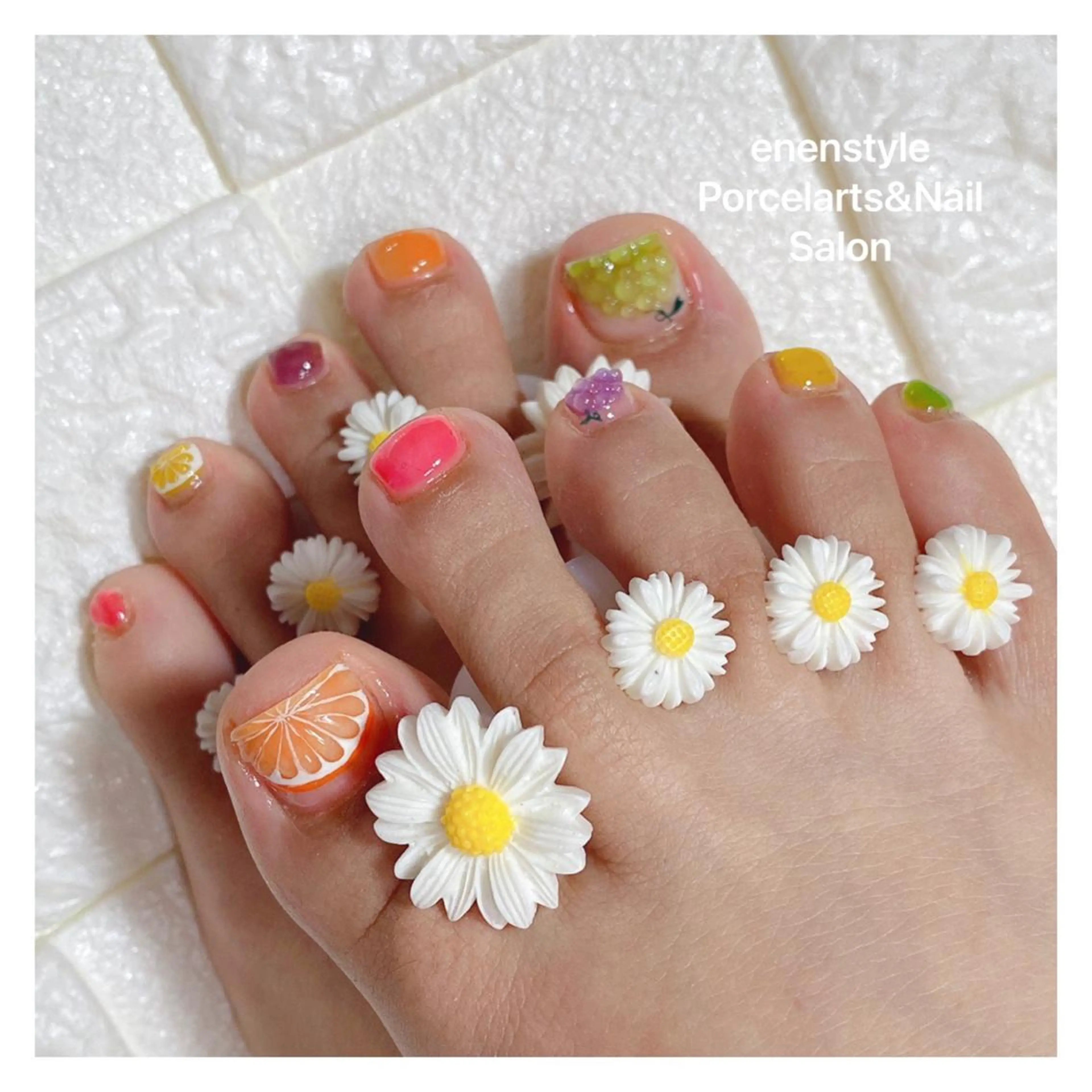 ミディアム ネイル ハンドネイル フットネイル 👑enen style👑のネイルデザイン