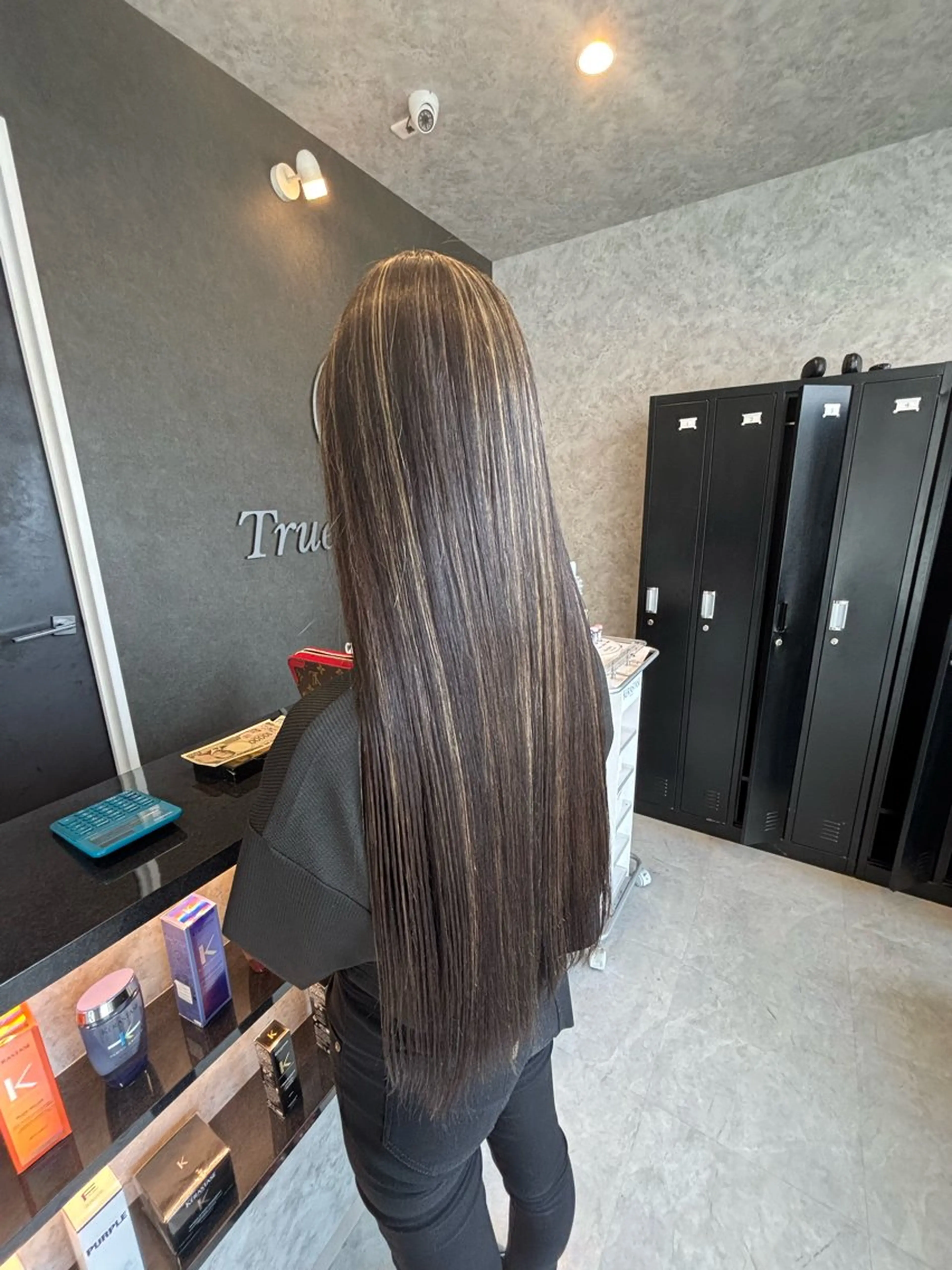 ロング ヘアカラー ハイトーン ／ レイヤー/吉田陸斗のヘアスタイル