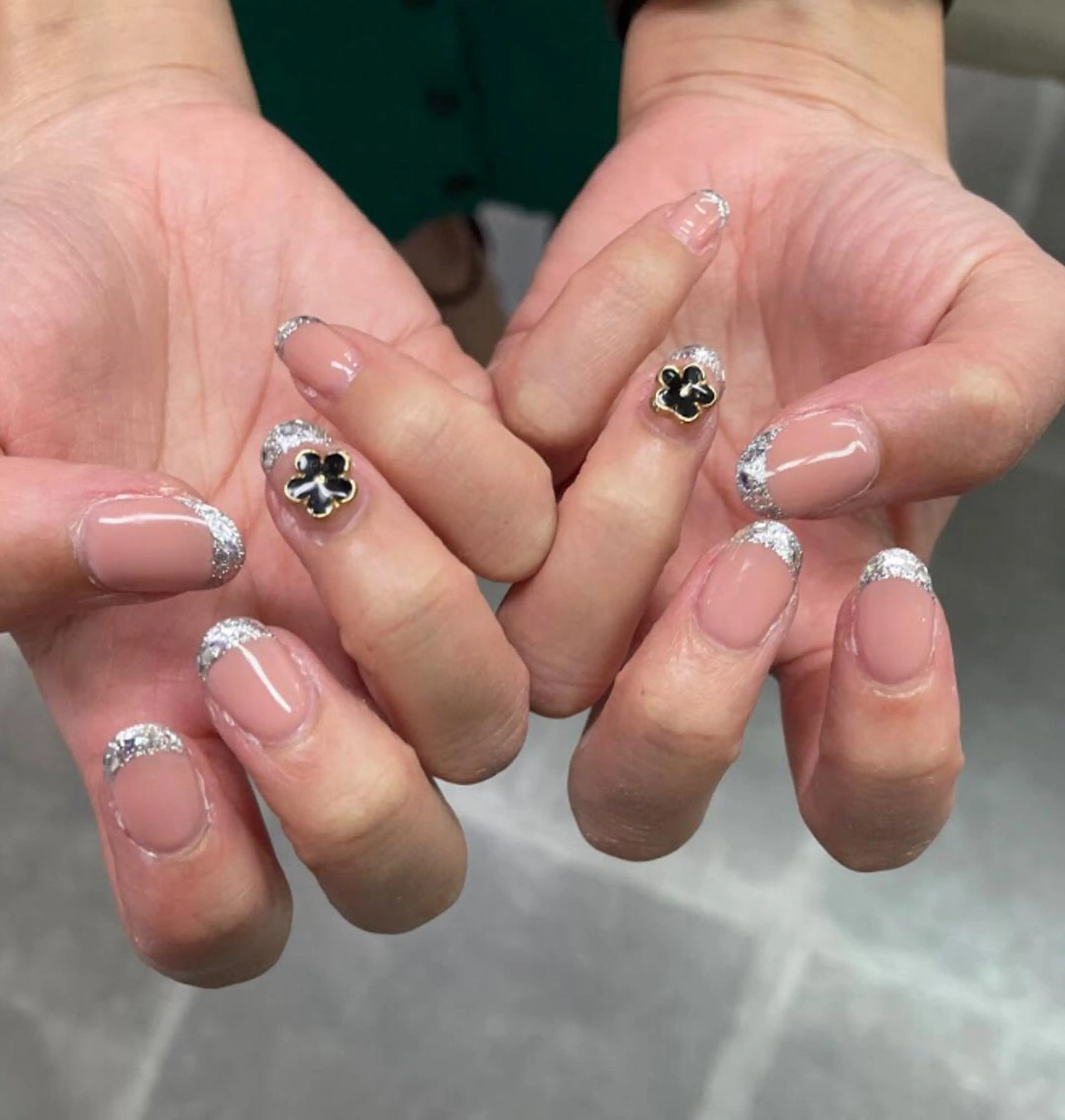 ネイル アートネイル フレンチネイル ジェルネイル ガラスフレンチ ニュアンスネイル nailstudio eviz新宿店のネイルデザイン