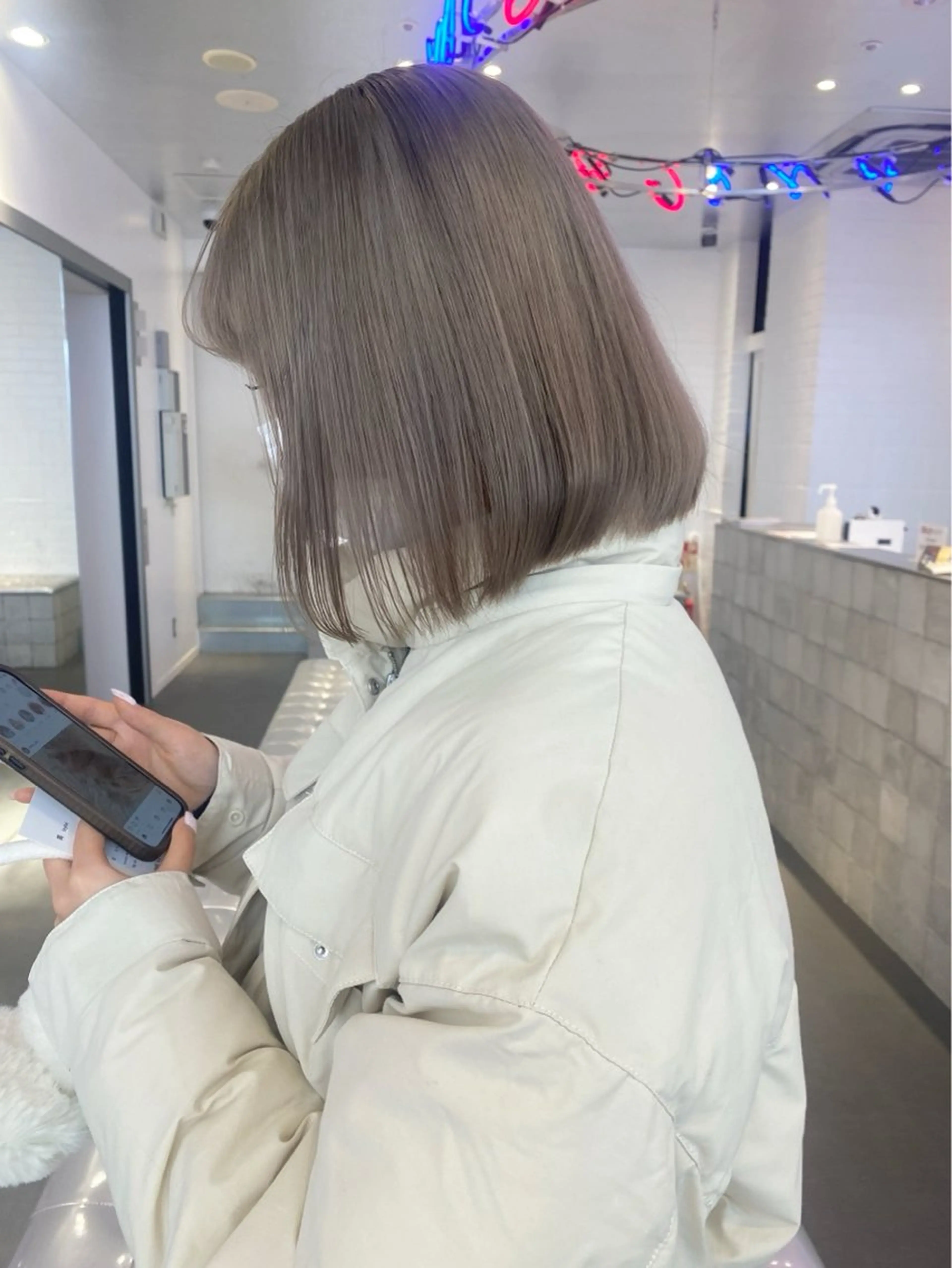 ミディアム カラー グレージュ ハイトーン sala 透明感🎀💭のヘアスタイル