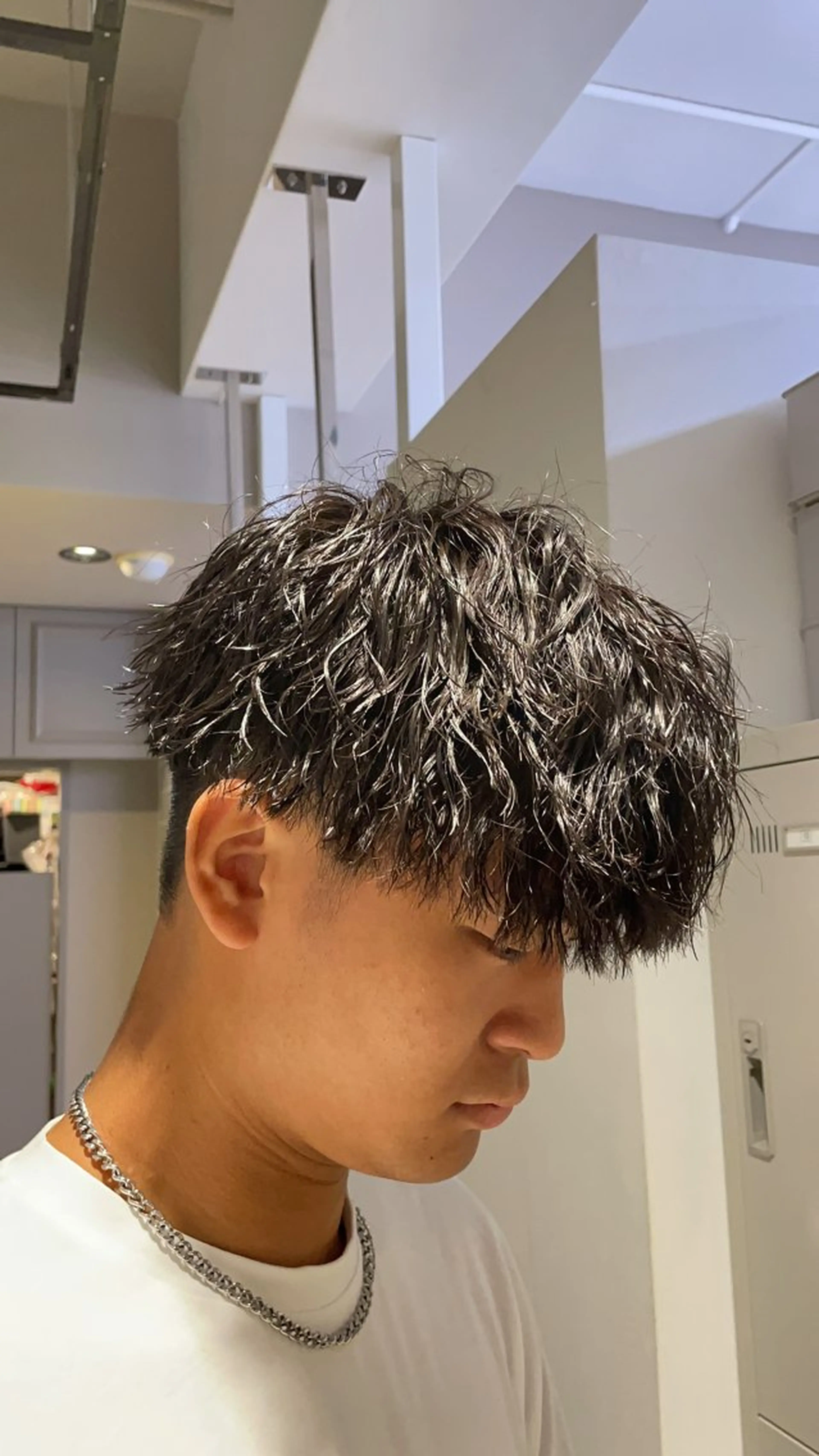 ショート パーマ ヘアアレンジ メンズ メンズパーマ 顔まわりカット の達人のヘアスタイル