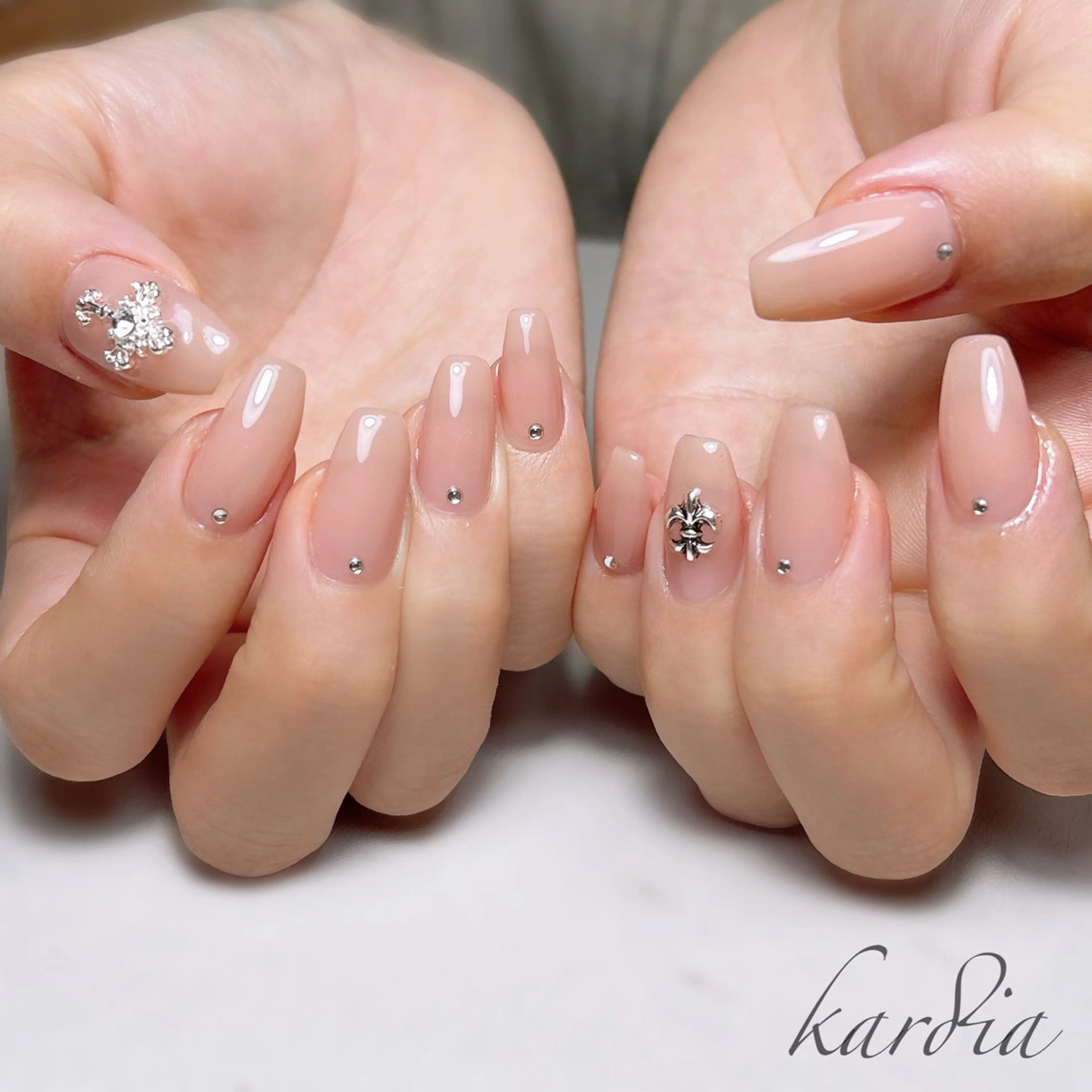 ネイル ハンドネイル καρδιά -ｶﾙﾃﾞｨｱ-のネイルデザイン