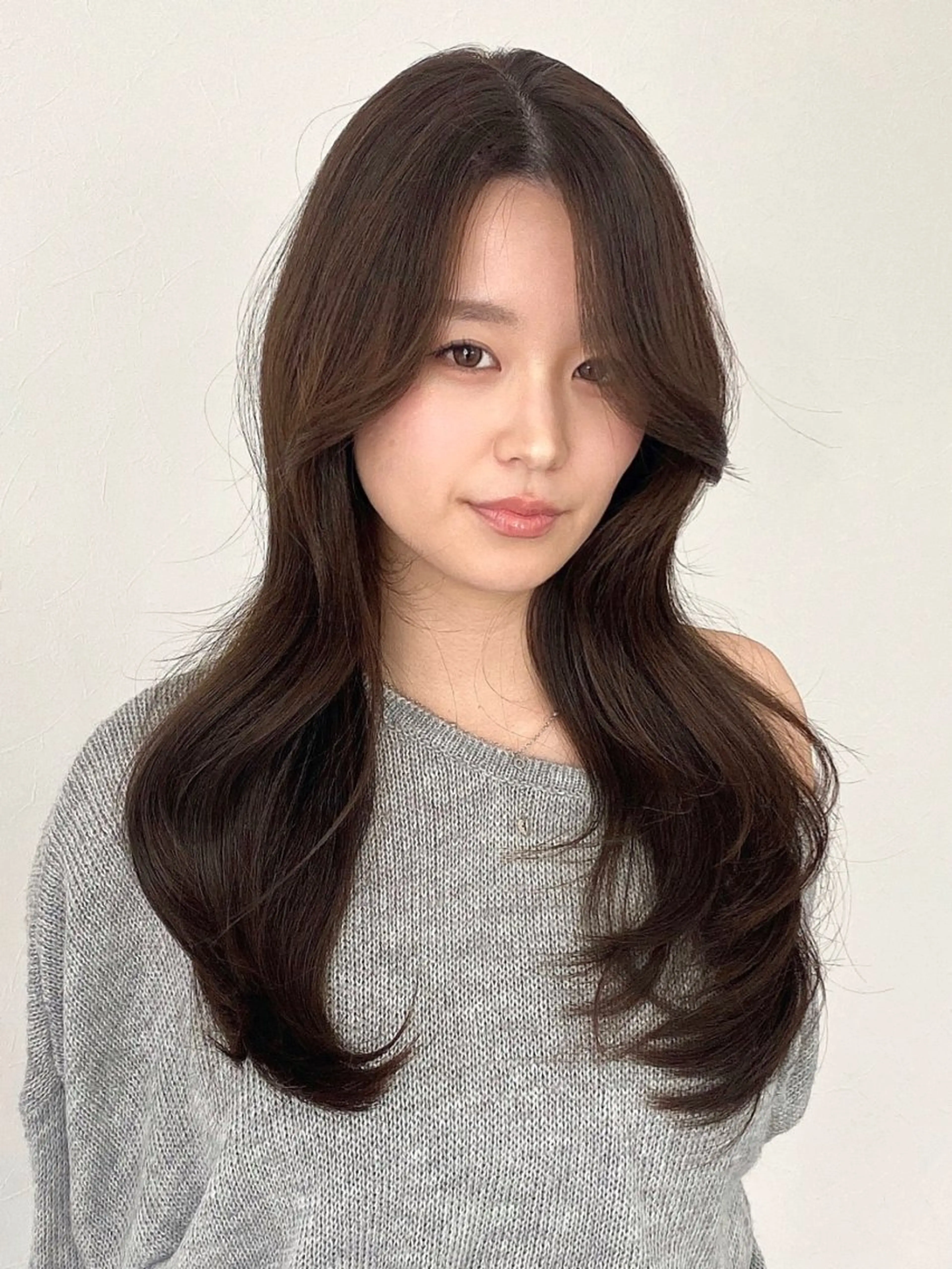 ロング 顔まわりレイヤー レイヤーカット ロング 小顔カット ARCANA アルカナのヘアスタイル