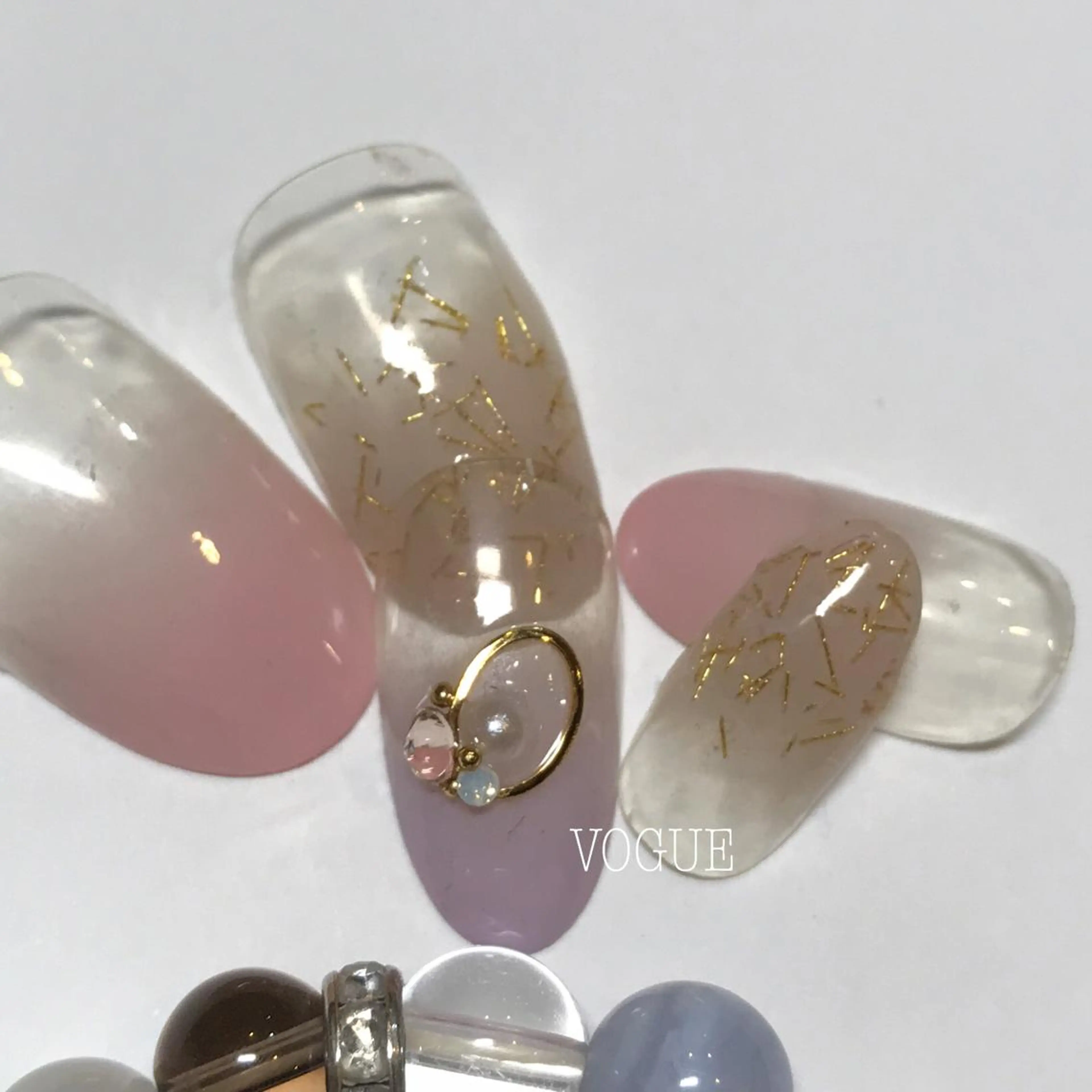 ネイル ゴールド ストーンネイル ハンドネイル VOGUE ×SWANのネイルデザイン