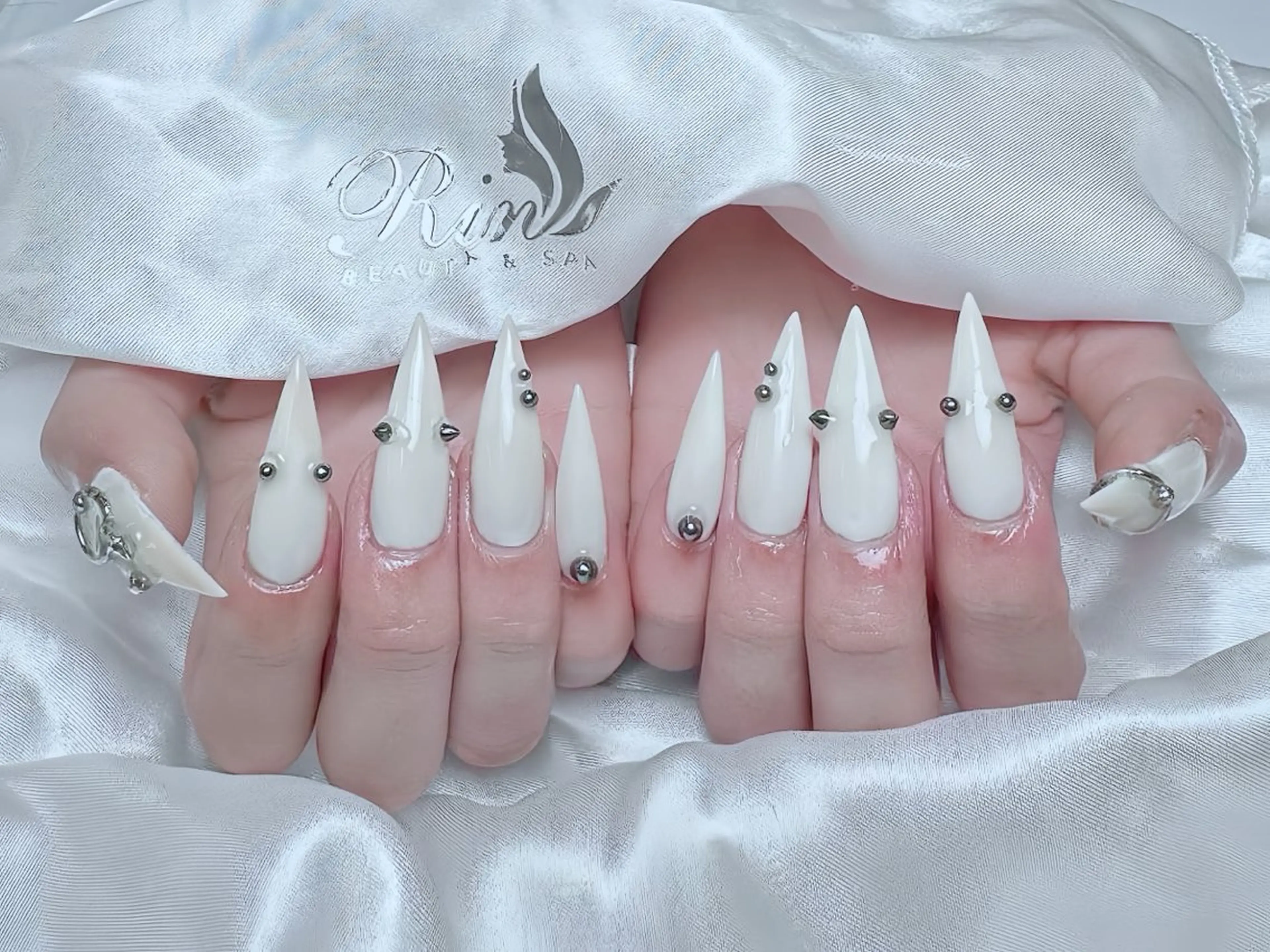 ネイル 成人式 ロングネイル ネイルチップ ハンドネイル Rin Nail 新大久保店のネイルデザイン