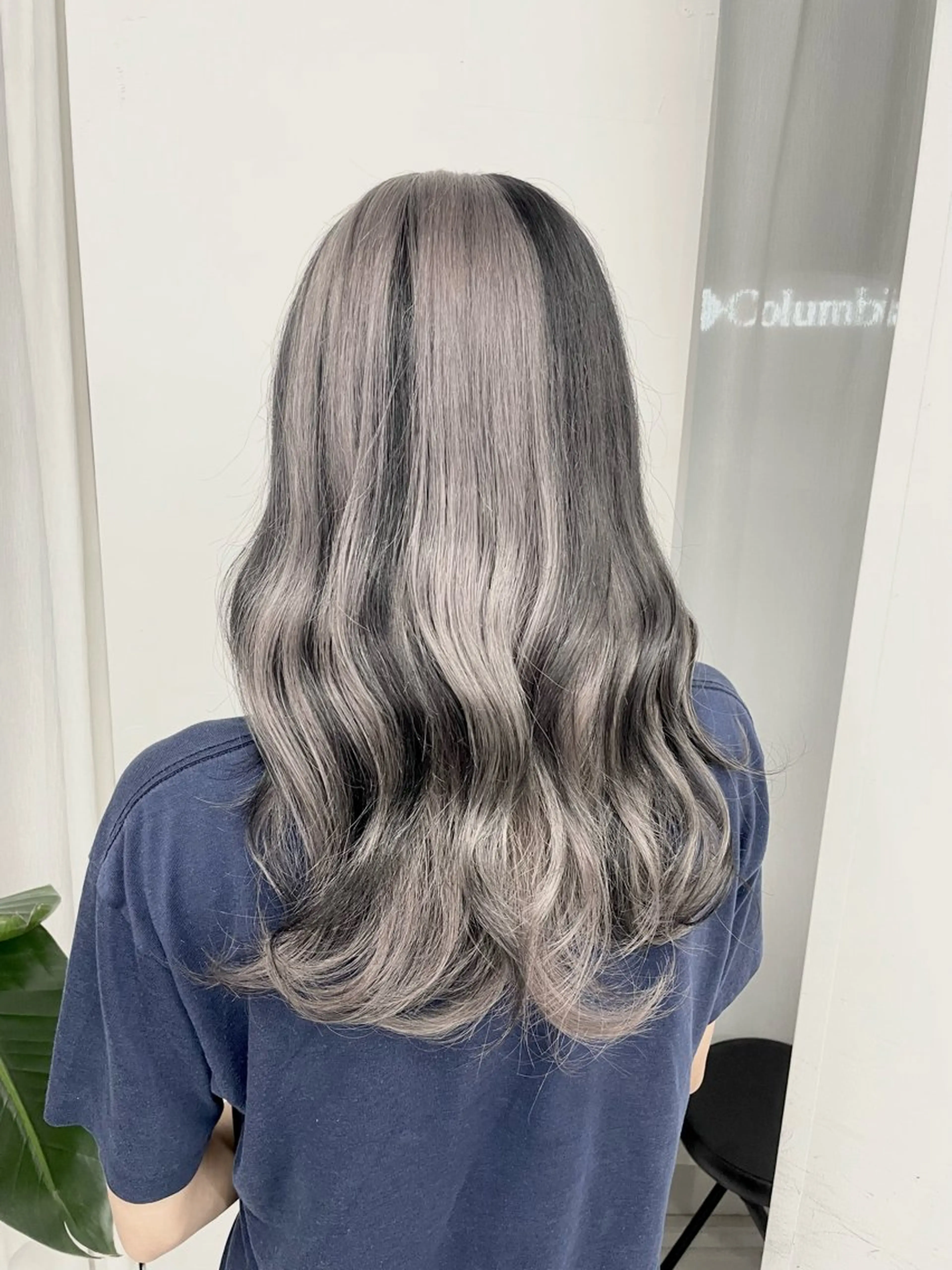 【土日限定メニュー🐝】ケアブリーチ込デザインカラー＋バイカルテトリートメントの写真