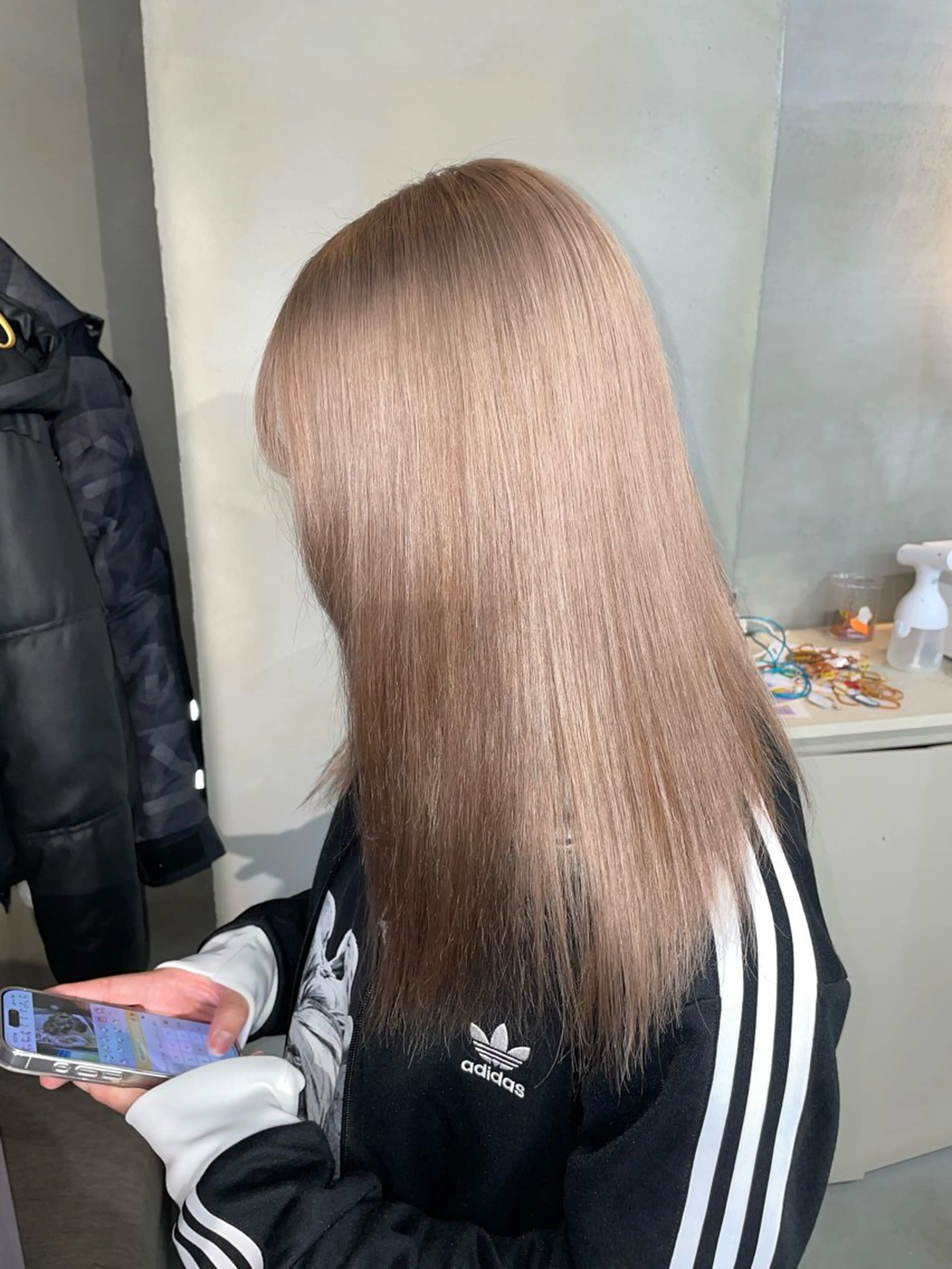 ロングブリーチリタッチ(前回から15週間以上)＋カラー＋トリートメントの写真