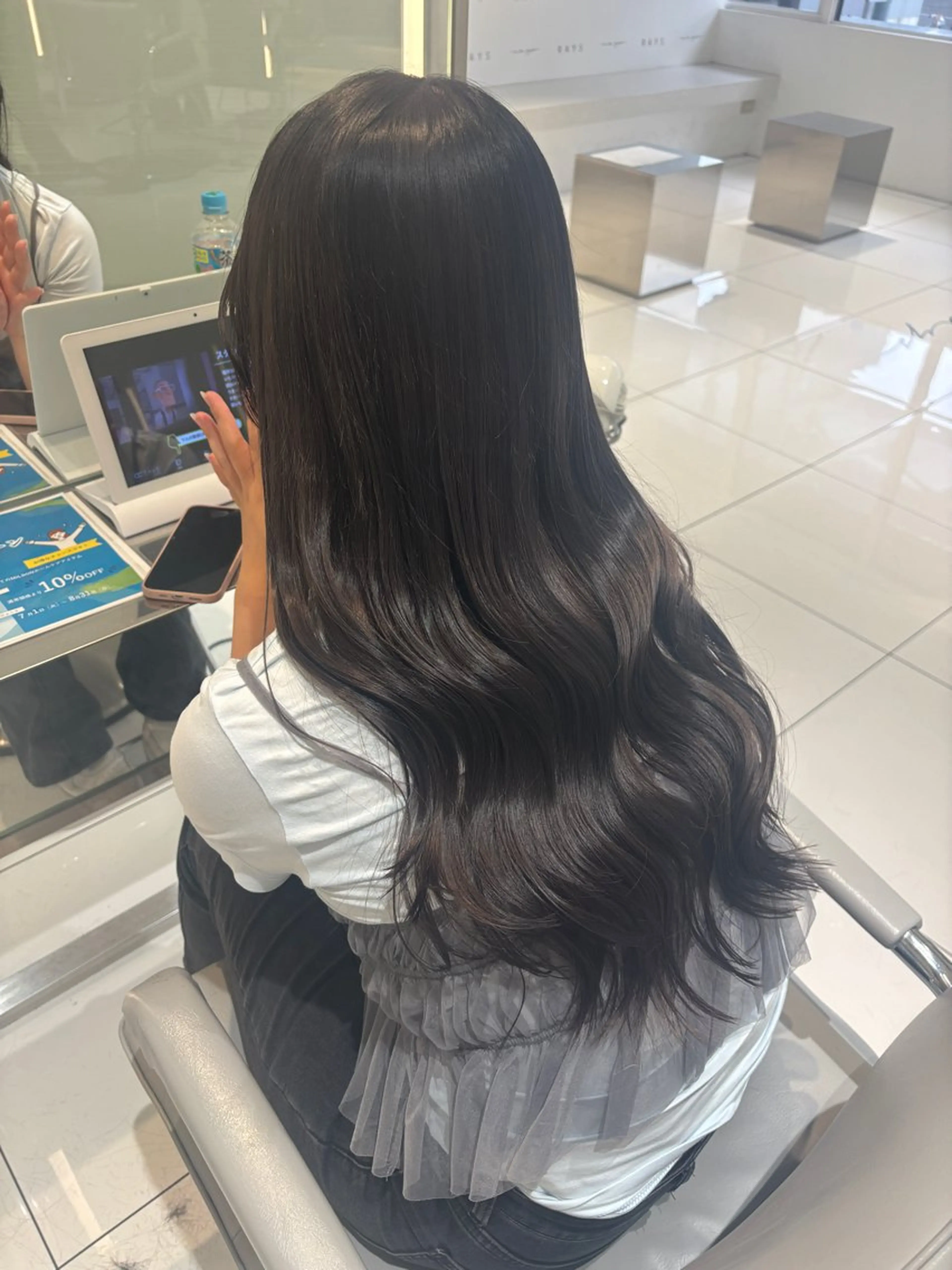 セミロング カット ヘアカラー ️🩵RINKA/ ハイトーンカラー🩵のヘアスタイル