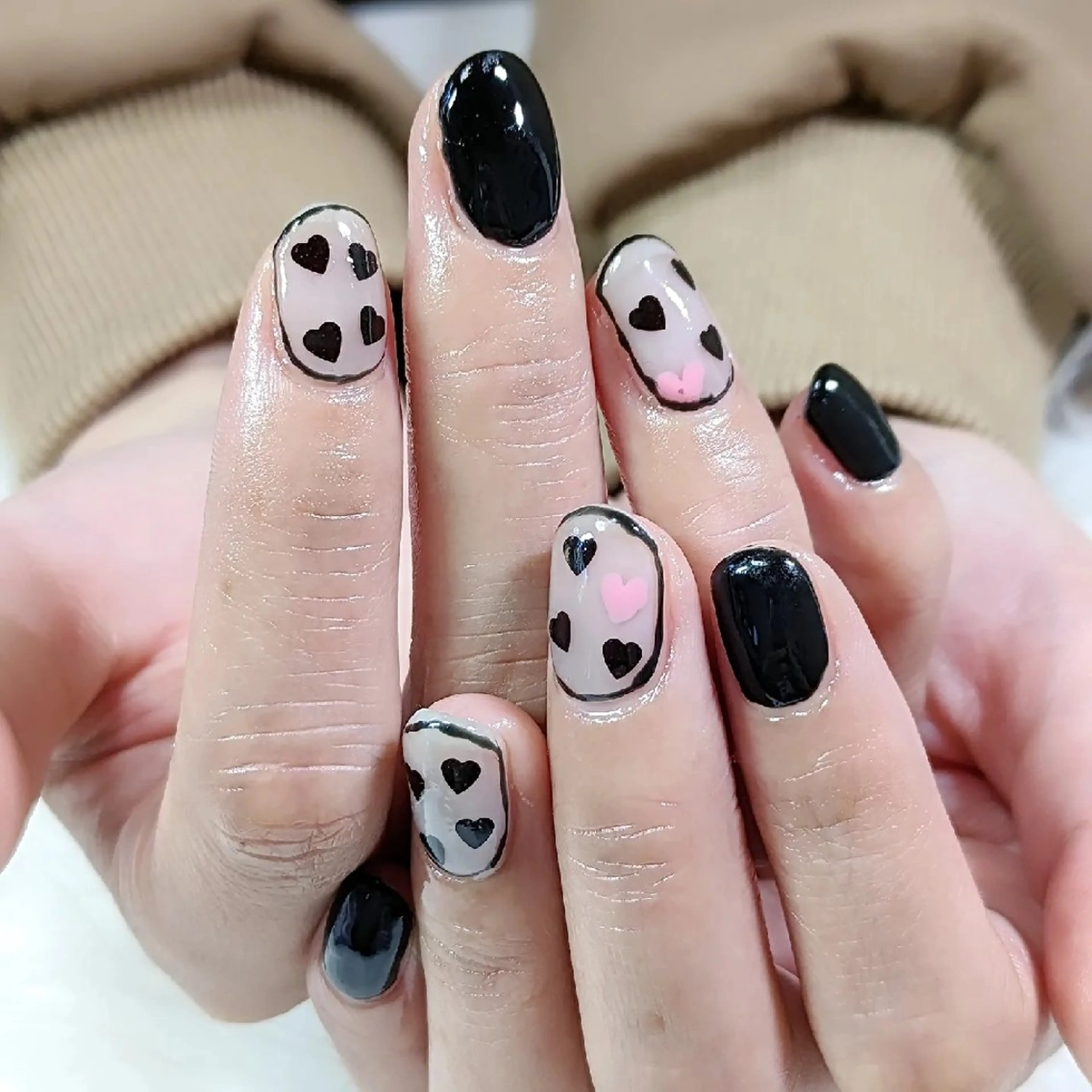 ネイル アニマル柄 ハート ニュアンスネイル 冬ネイル m&pPrivate nailsalonのネイルデザイン