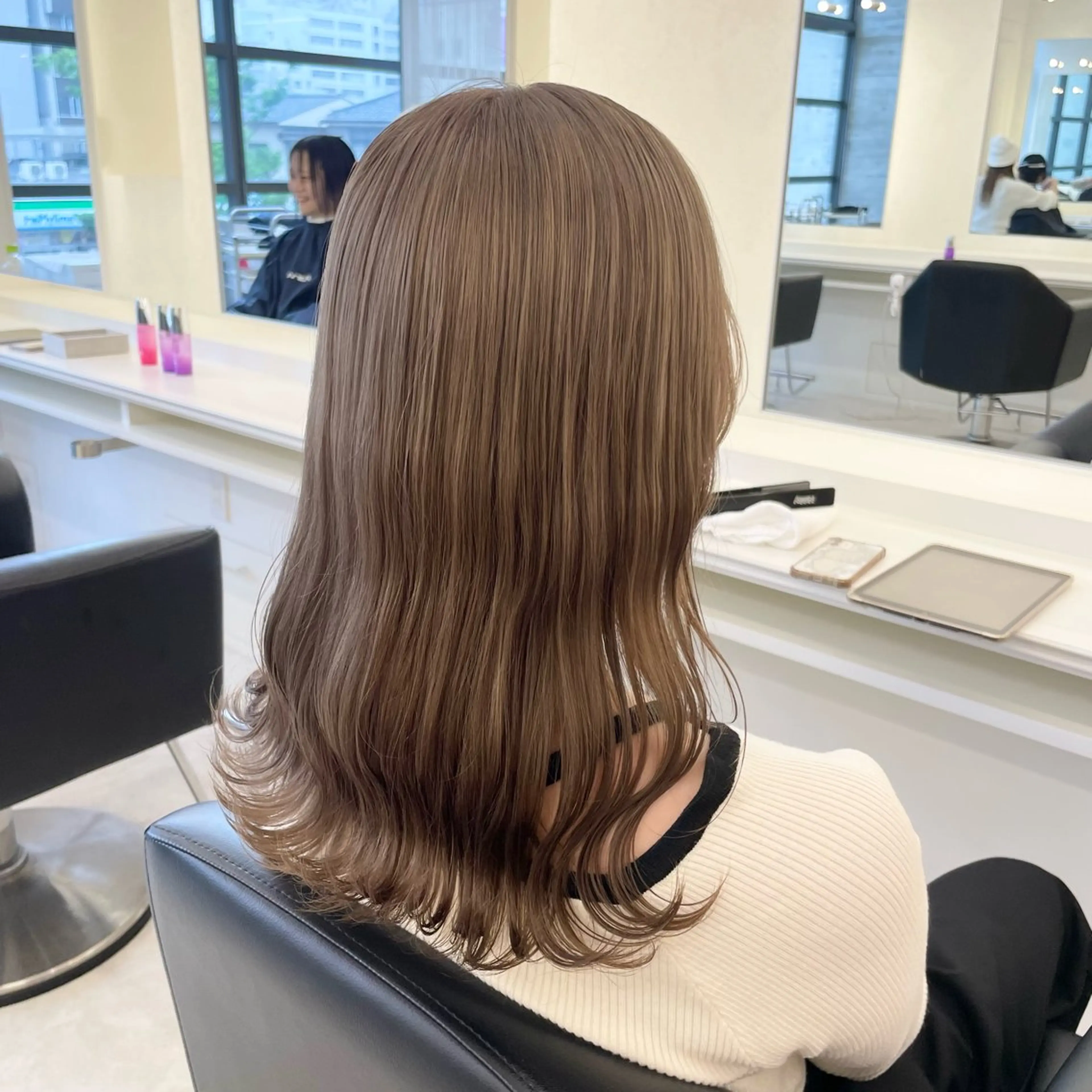 セミロング カラー ヘアカラー ParveMix いしいまお🌼のヘアスタイル