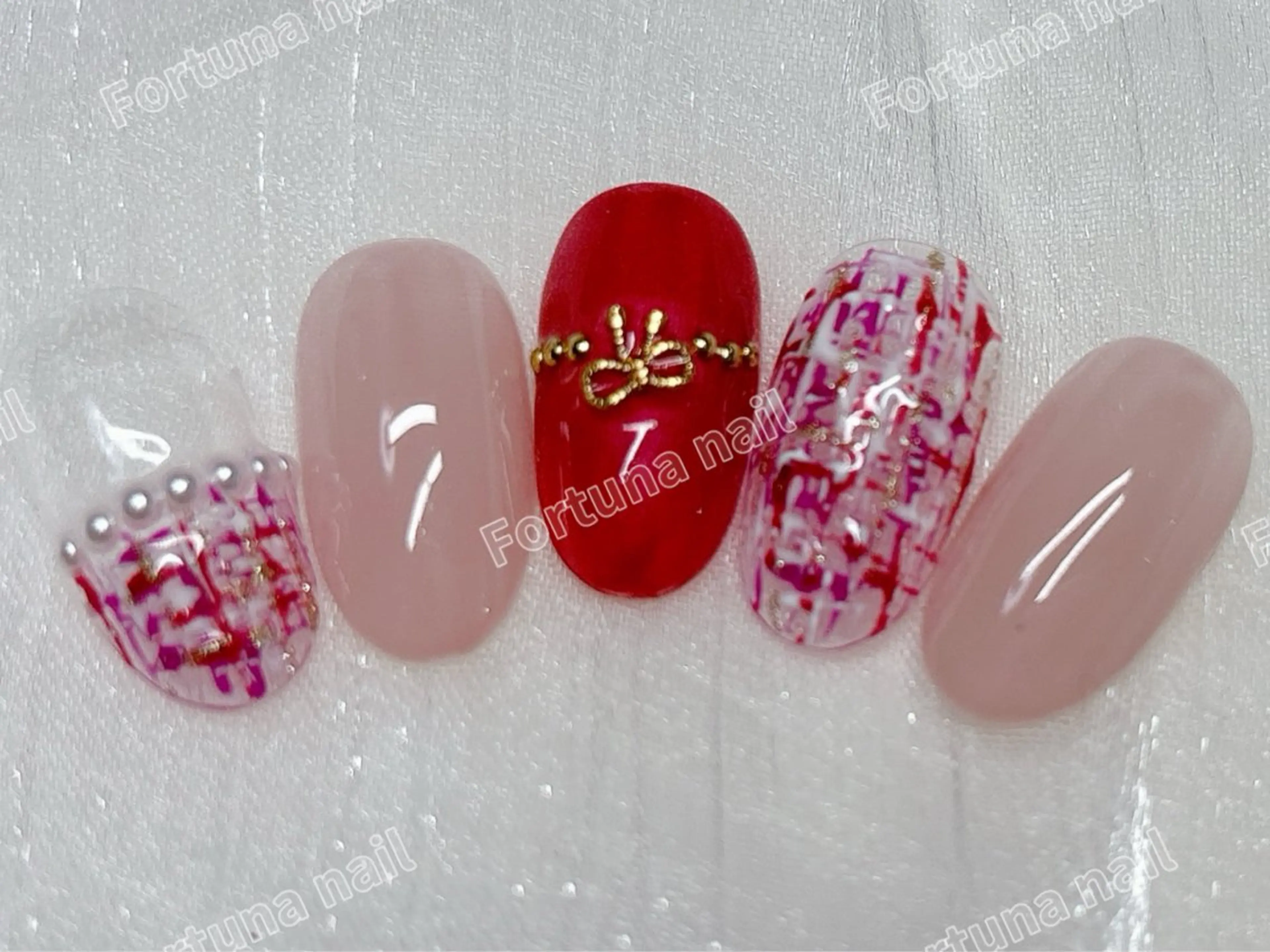 ネイル 冬ネイル クリスマス ハンドネイル Nail •Head スパFortunaのネイルデザイン