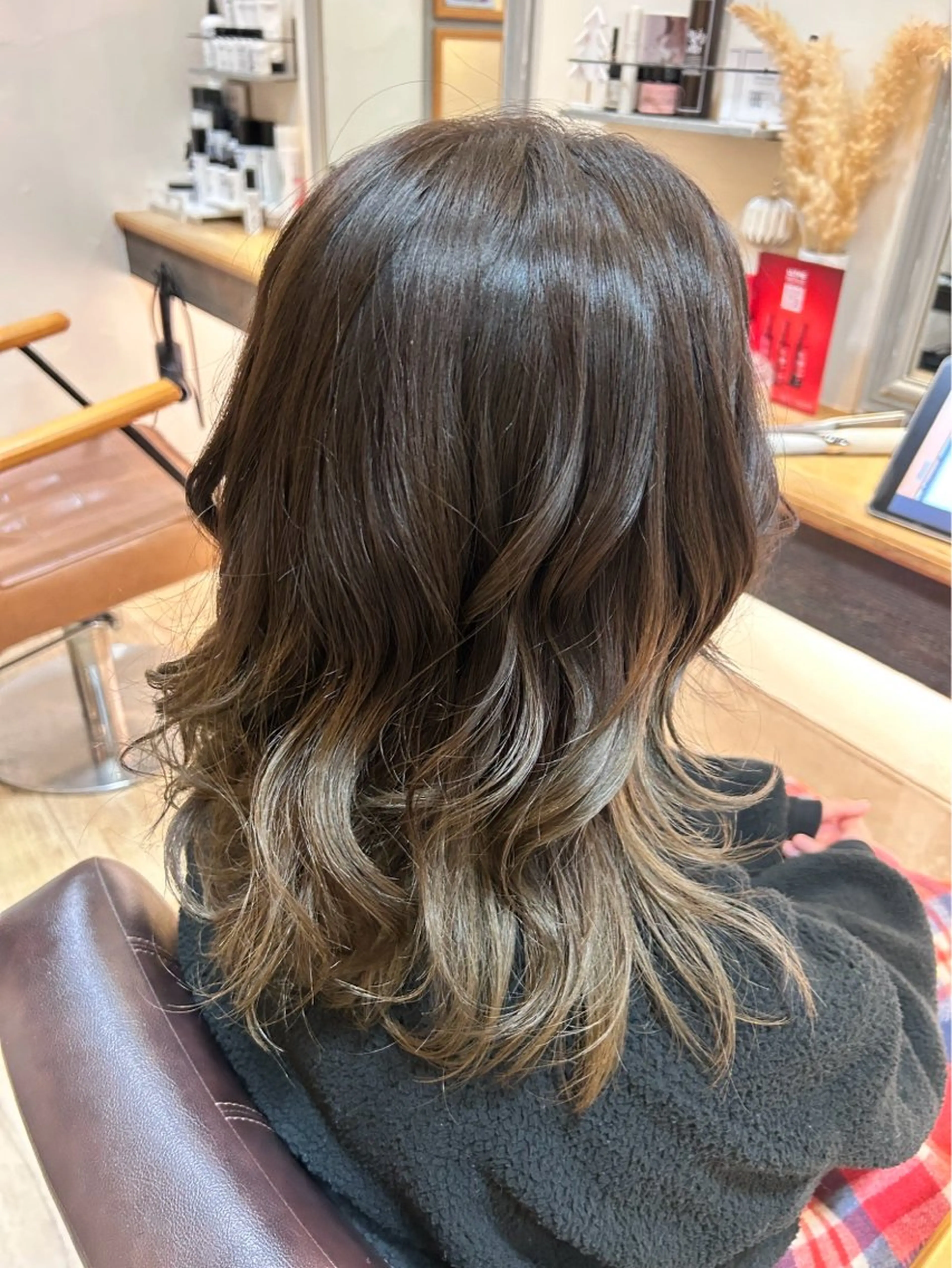 ミディアム ハラちゃんカット✂︎ 透明感🩵ケアカラーのヘアスタイル